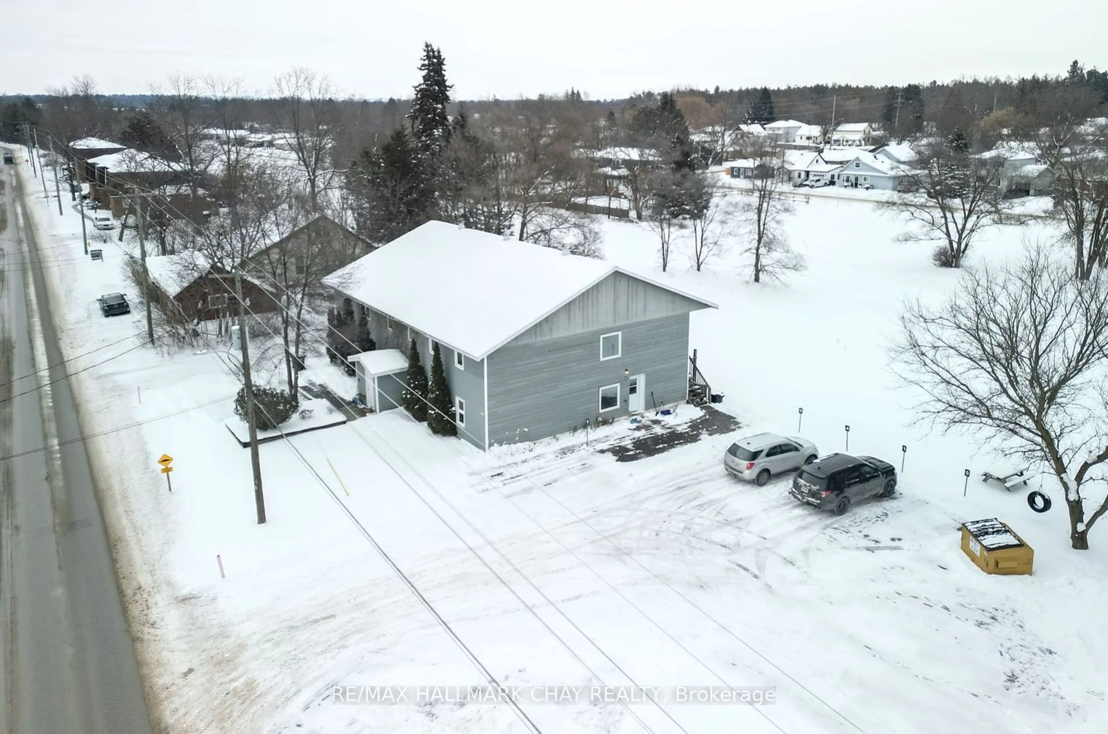 A pic from outside/outdoor area/front of a property/back of a property/a pic from drone, street for 94 King St, Essa Ontario L0M 1B0