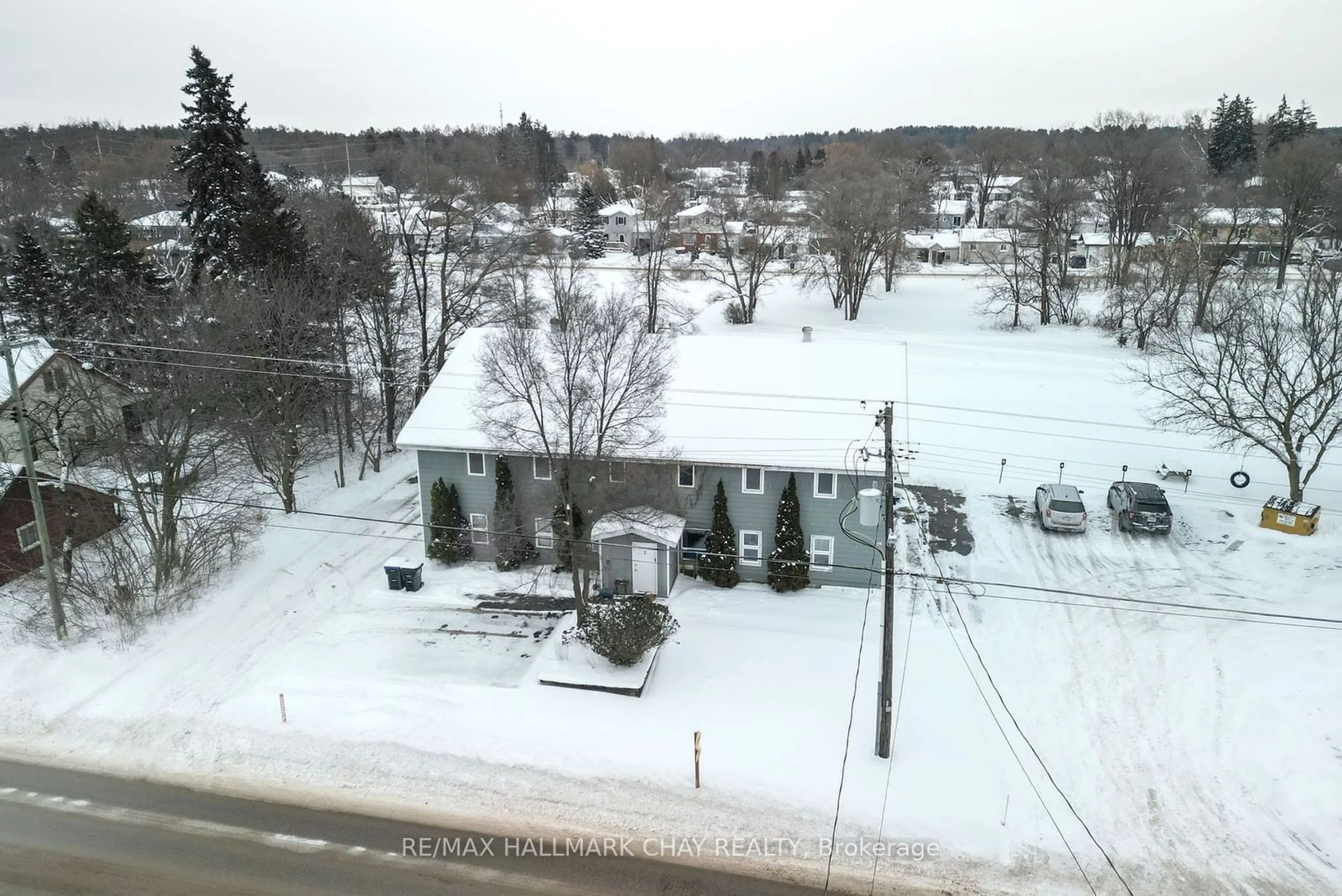 A pic from outside/outdoor area/front of a property/back of a property/a pic from drone, street for 94 King St, Essa Ontario L0M 1B0