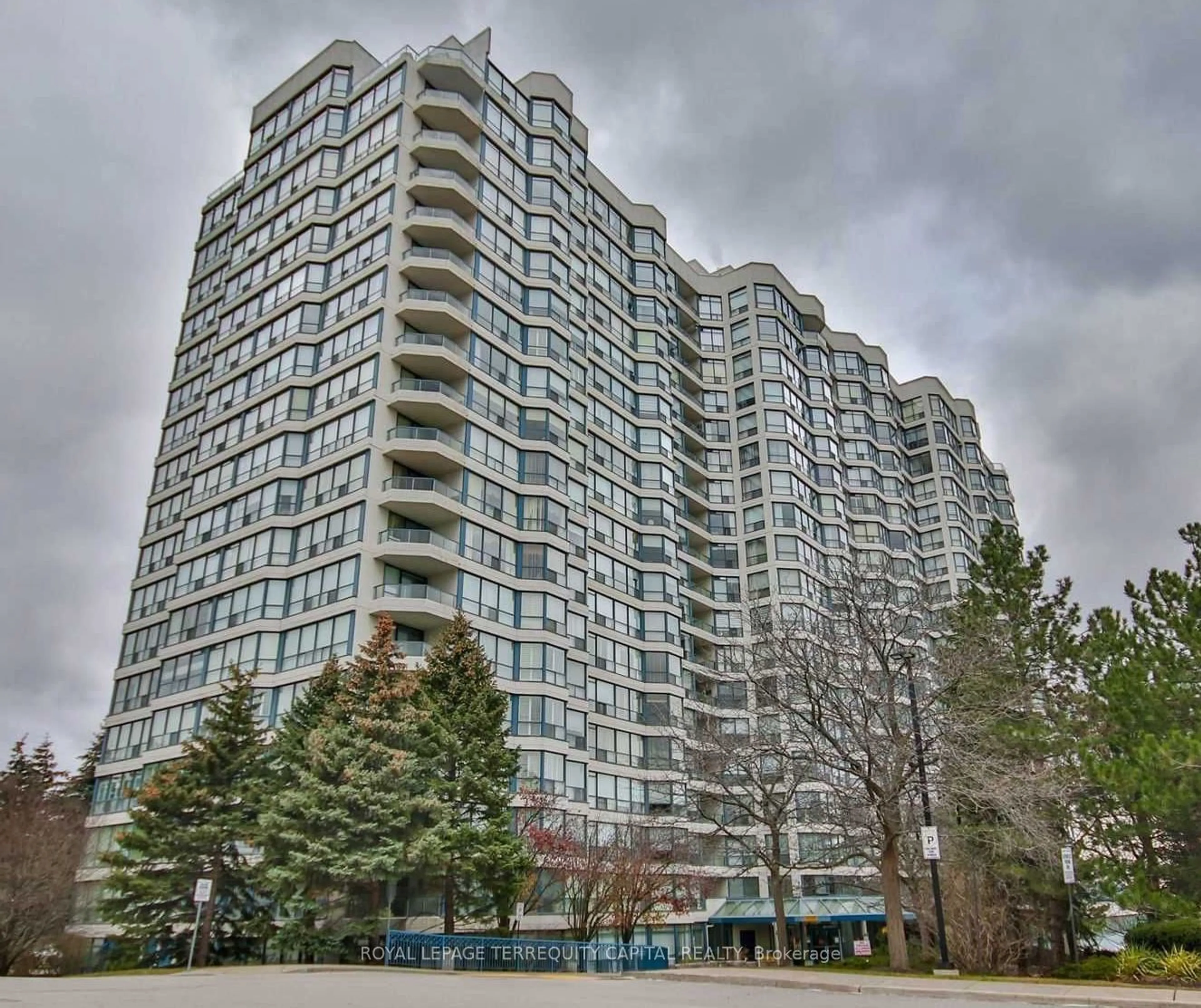 Indoor foyer for 7300 Yonge St #1407, Vaughan Ontario L4J 7Y5