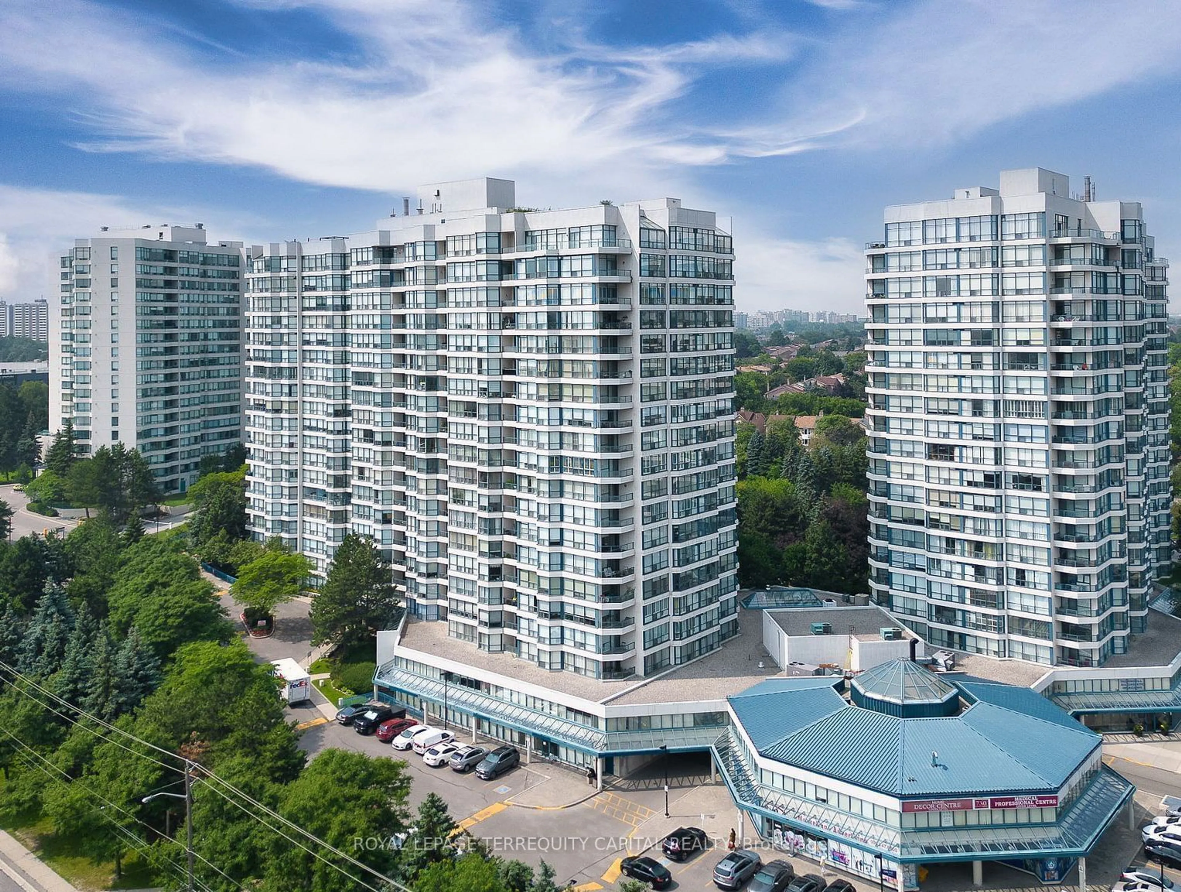 A pic from outside/outdoor area/front of a property/back of a property/a pic from drone, city buildings view from balcony for 7300 Yonge St #1407, Vaughan Ontario L4J 7Y5