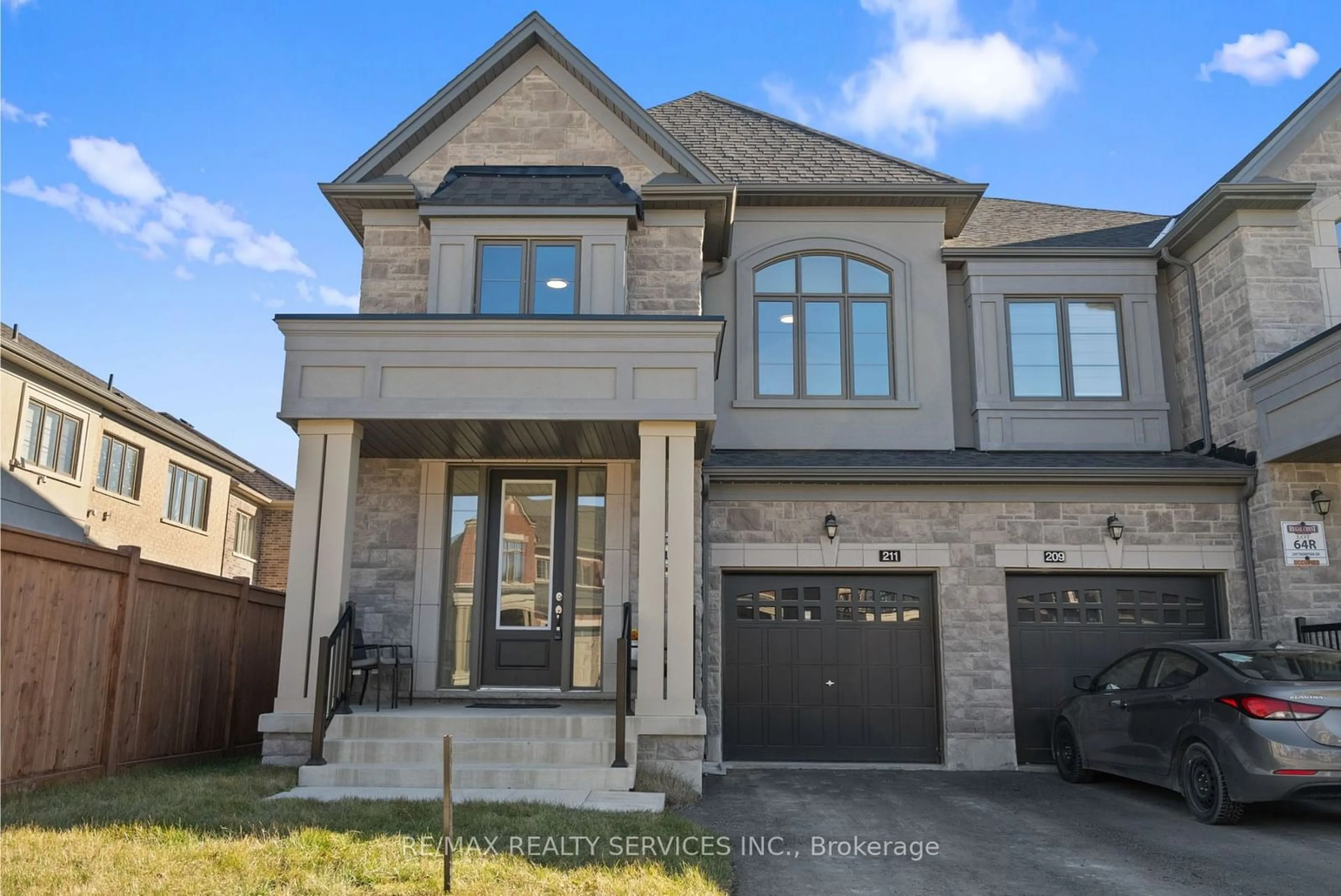 Home with brick exterior material, street for 211 Thompson Dr, East Gwillimbury Ontario L9N 1E2