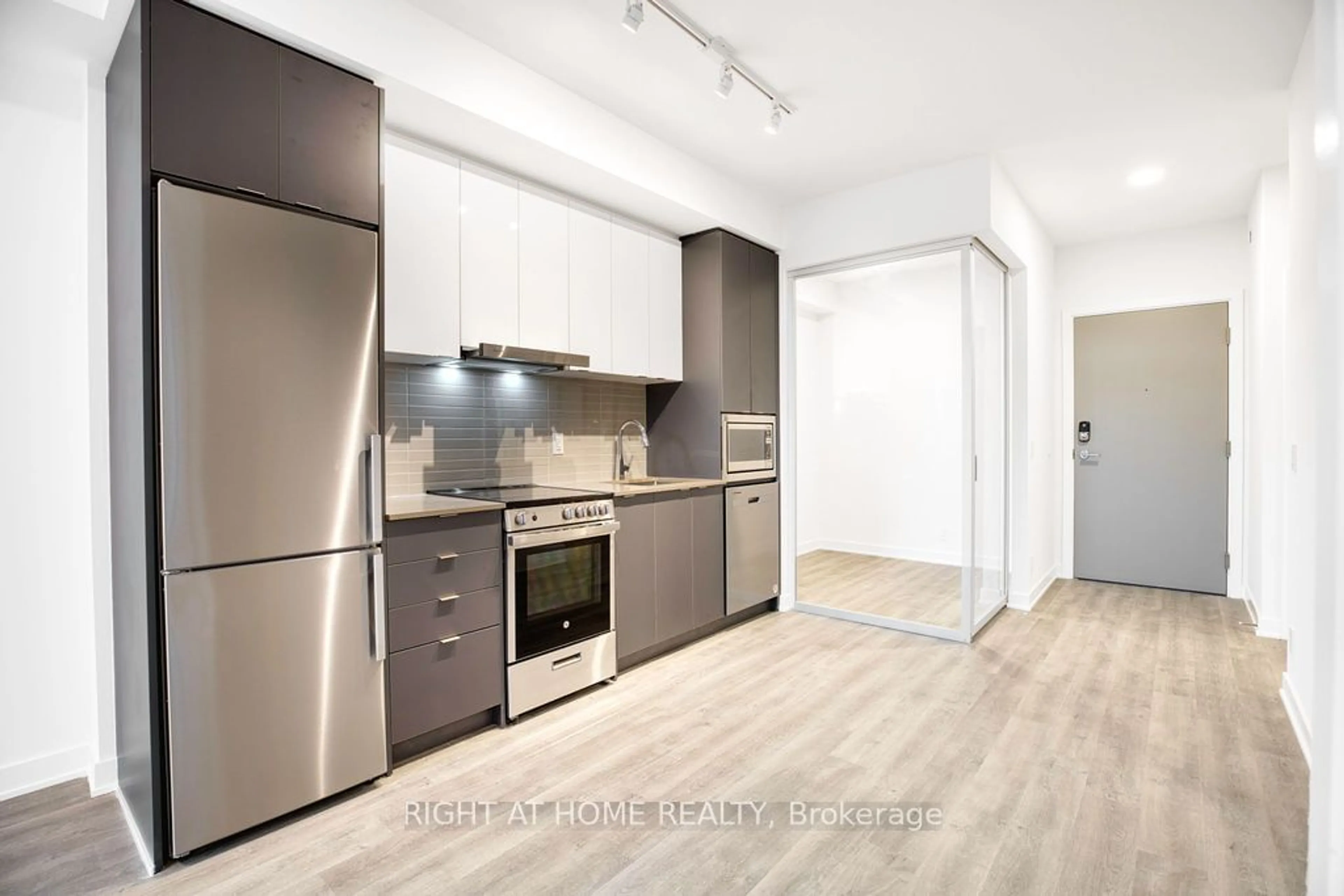 Standard kitchen, unknown for 50 Upper Mall Way #B325, Vaughan Ontario L4J 4P8