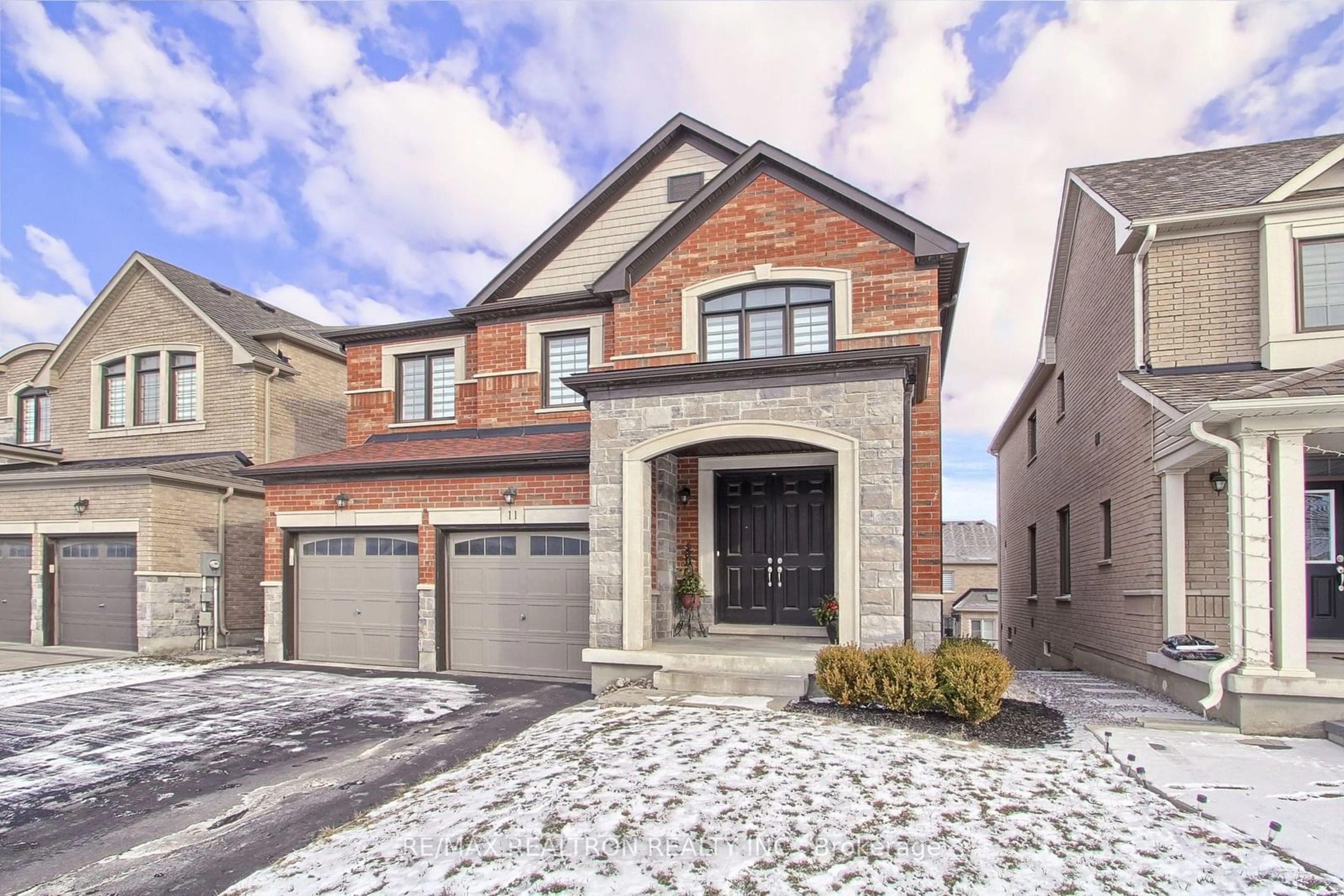 Home with brick exterior material, street for 11 Beebalm Lane, East Gwillimbury Ontario L9N 1M8