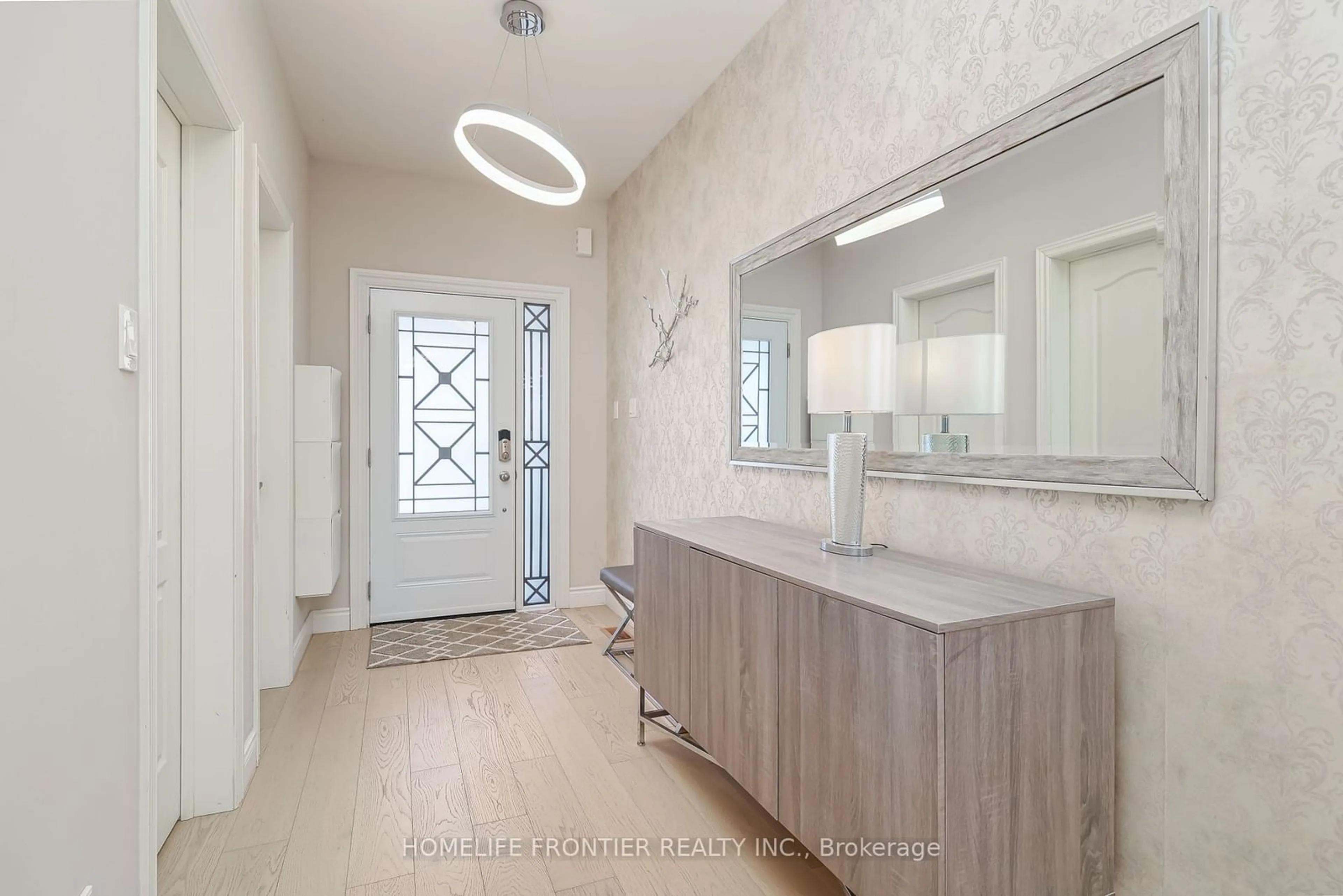 Contemporary bathroom, ceramic/tile floor for 14 Charmuse Lane, East Gwillimbury Ontario L9N 0N7