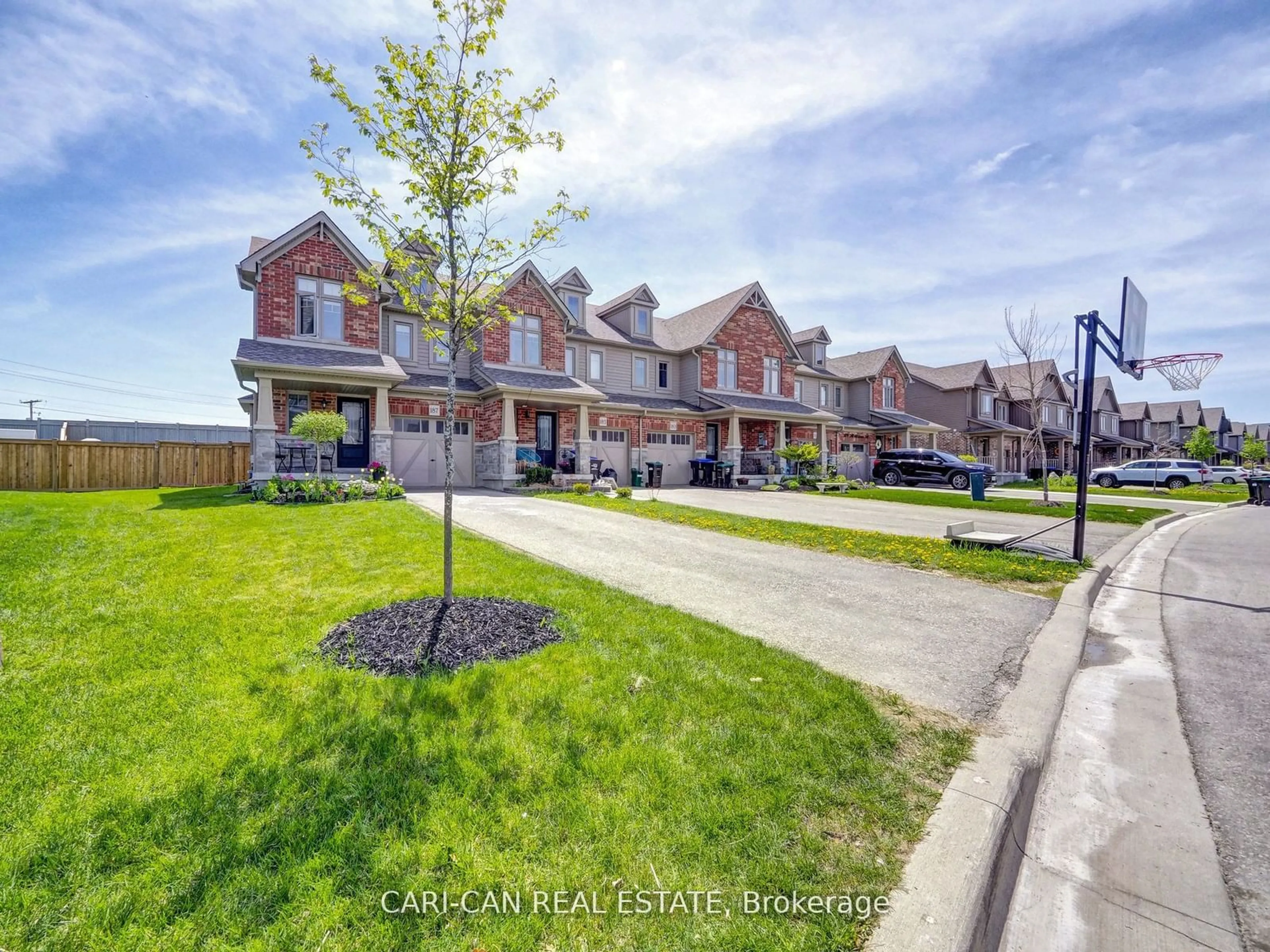 A pic from outside/outdoor area/front of a property/back of a property/a pic from drone, street for 187 Hutchinson Dr, New Tecumseth Ontario L9R 0P6