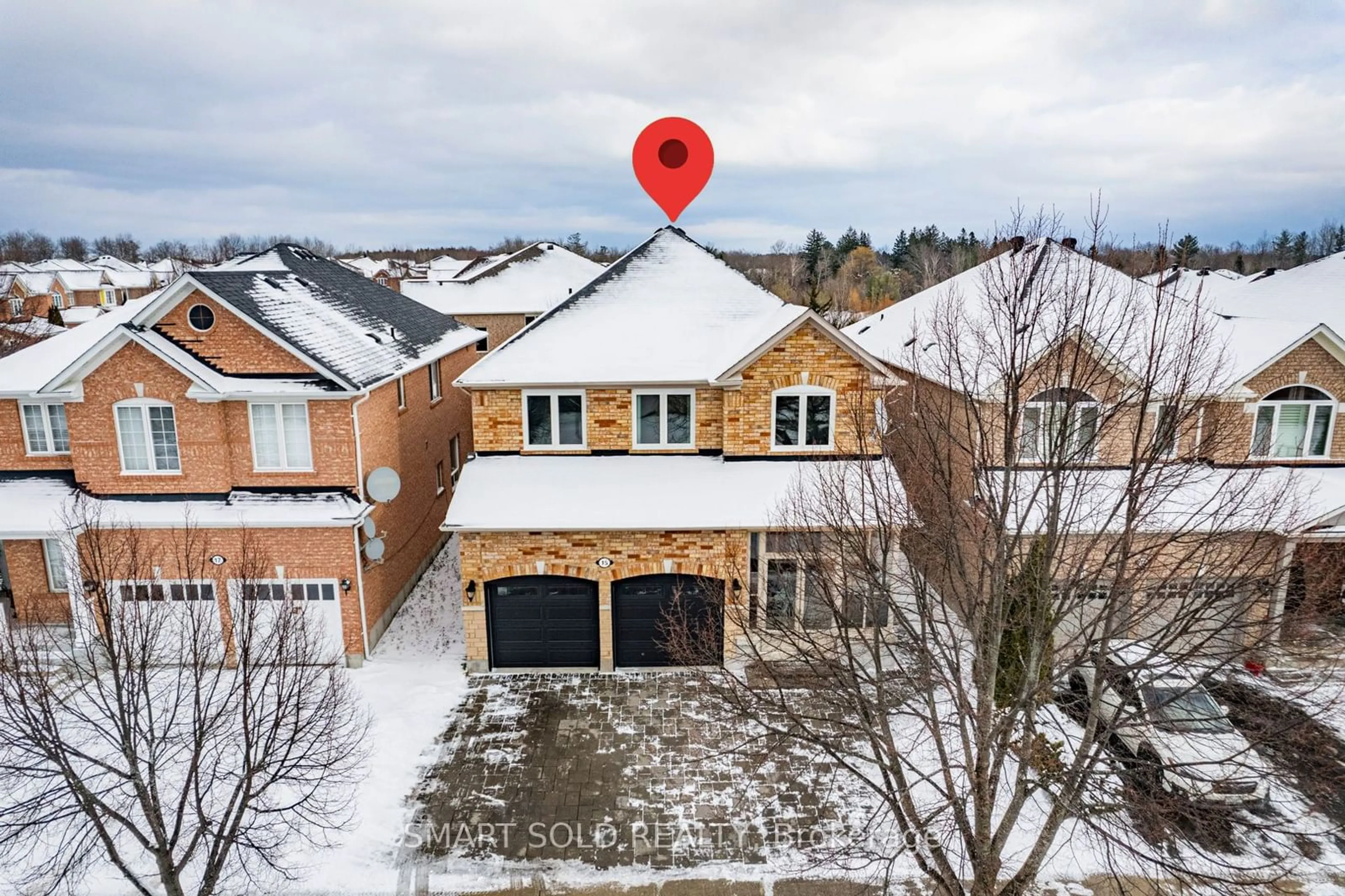 A pic from outside/outdoor area/front of a property/back of a property/a pic from drone, street for 15 Pagoda Dr, Richmond Hill Ontario L4E 4N4