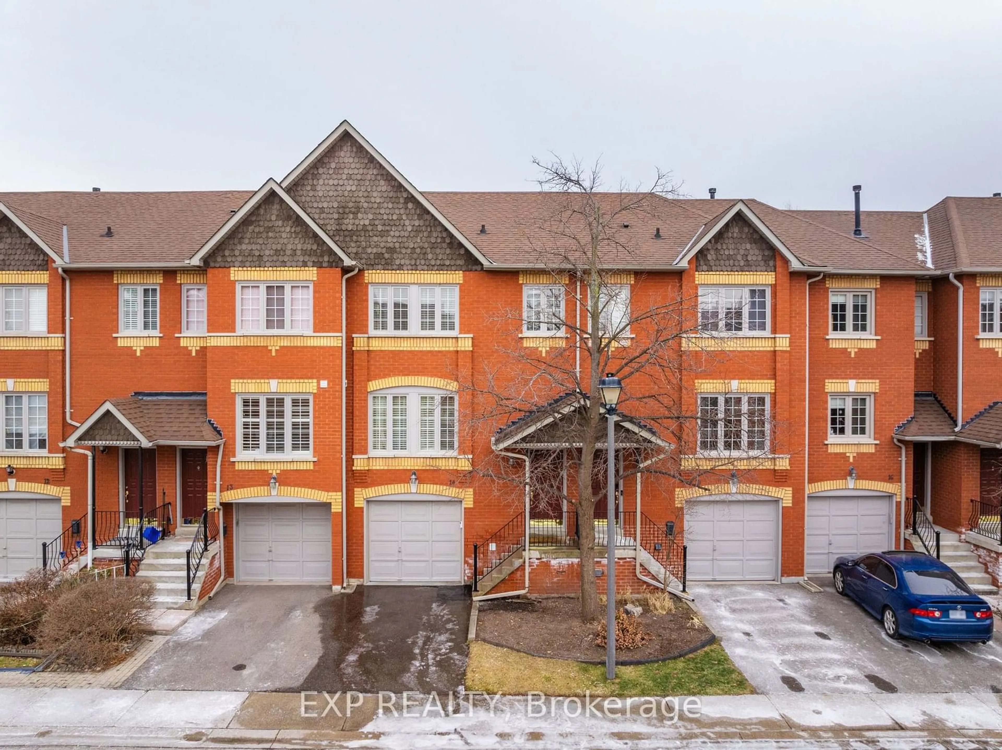 A pic from outside/outdoor area/front of a property/back of a property/a pic from drone, street for 95 Weldrick Rd #14, Richmond Hill Ontario L4C 0H6