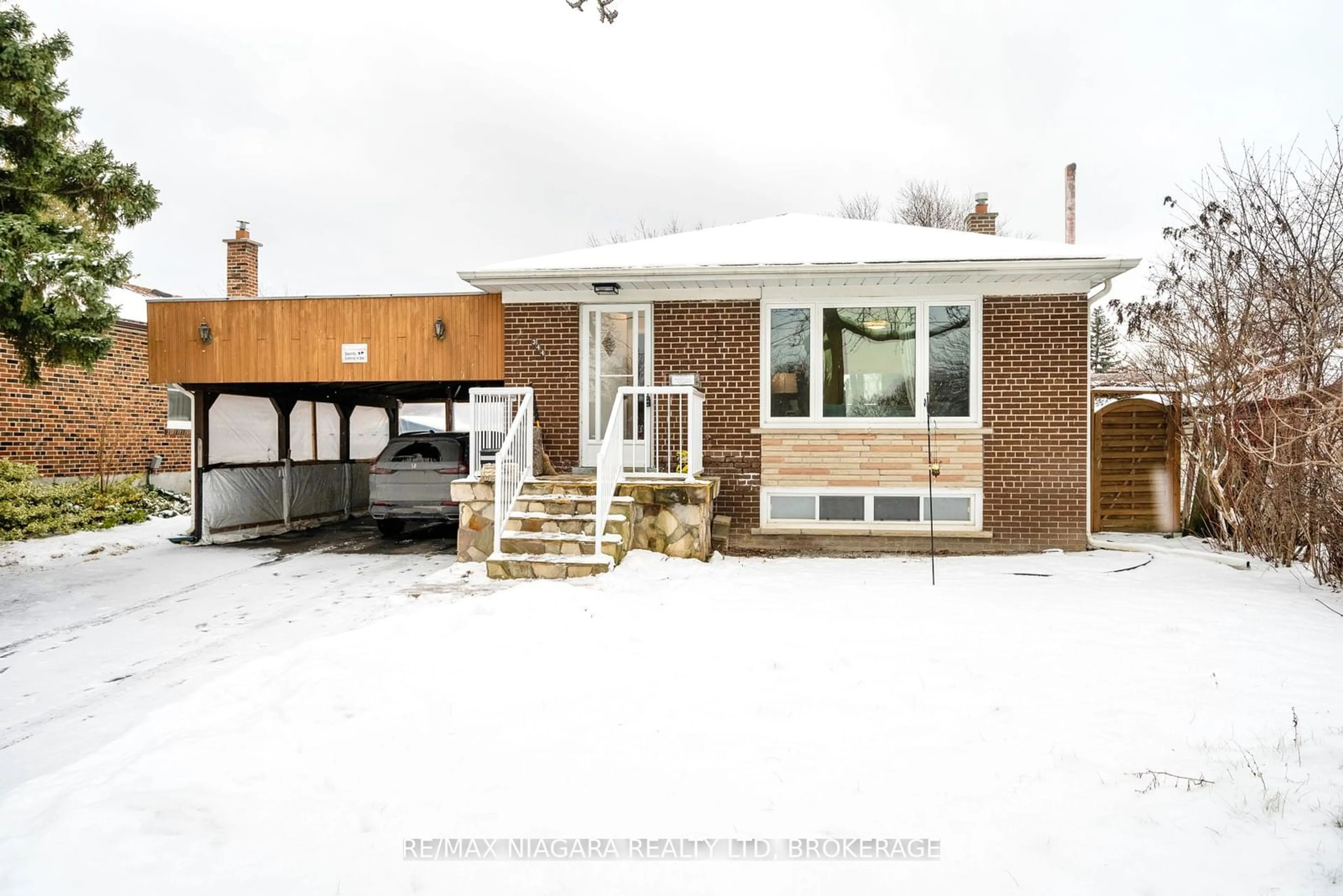 Home with brick exterior material, street for 344 Gells Rd, Richmond Hill Ontario L4C 3A6