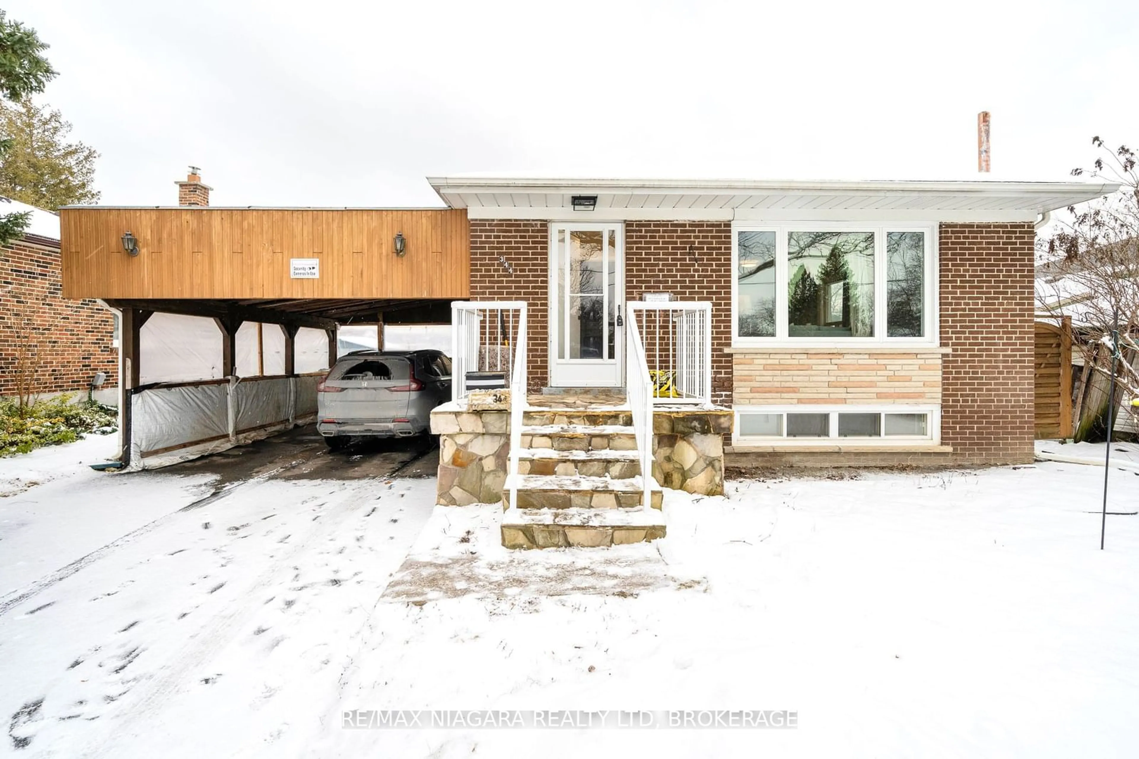 Home with brick exterior material, street for 344 Gells Rd, Richmond Hill Ontario L4C 3A6