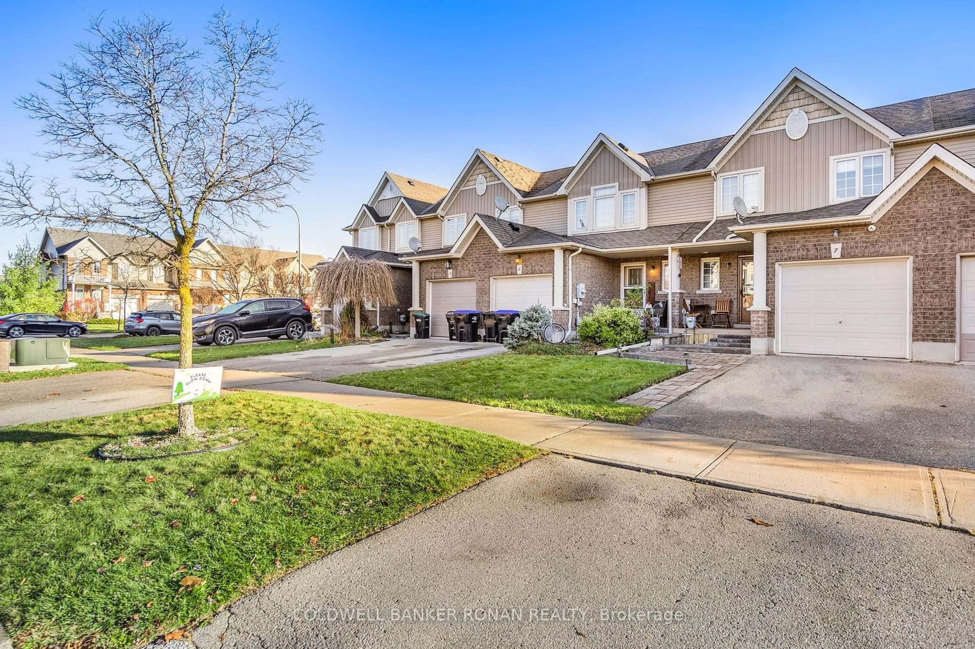 A pic from outside/outdoor area/front of a property/back of a property/a pic from drone, street for 7 Ruthven Cres, New Tecumseth Ontario L9R 0A5