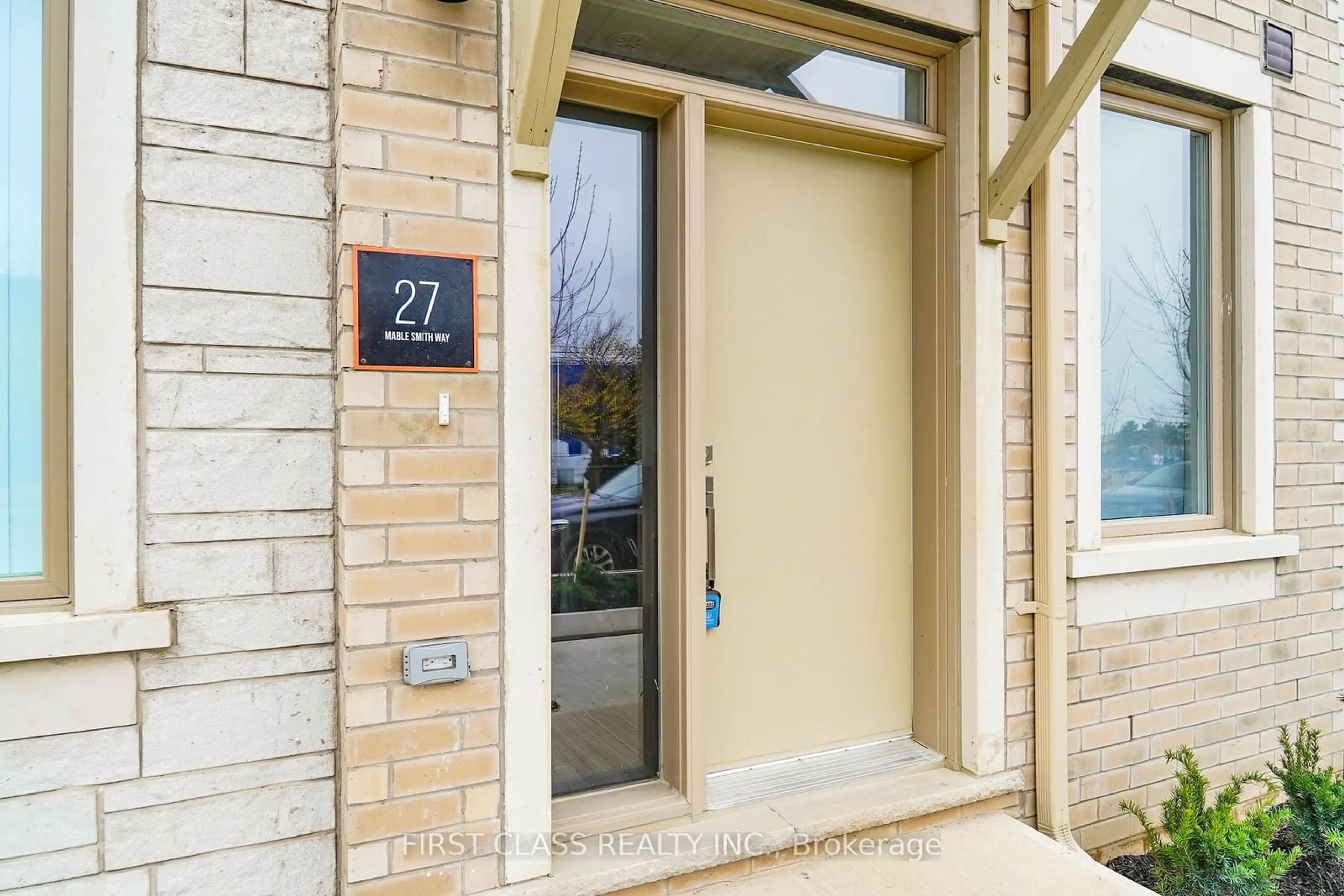 Indoor entryway for 27 Mable Smith Way, Vaughan Ontario L4K 0N7