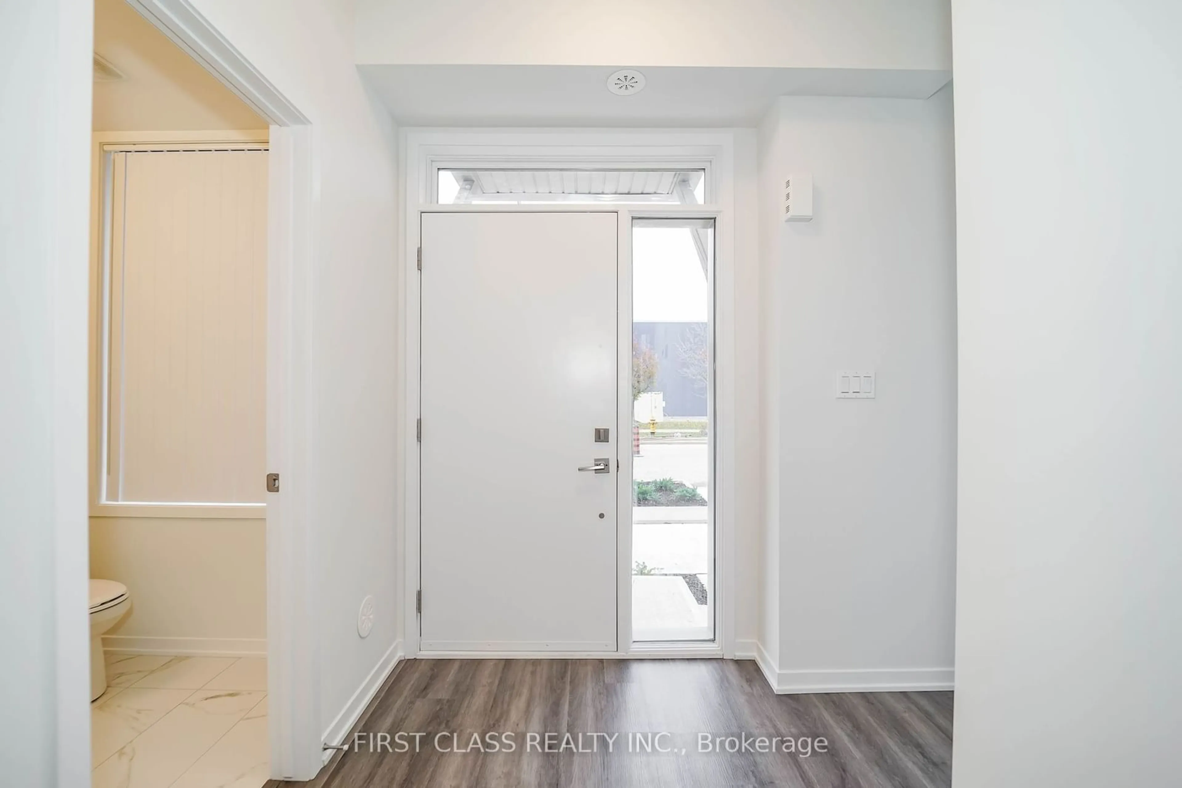 Indoor entryway for 27 Mable Smith Way, Vaughan Ontario L4K 0N7