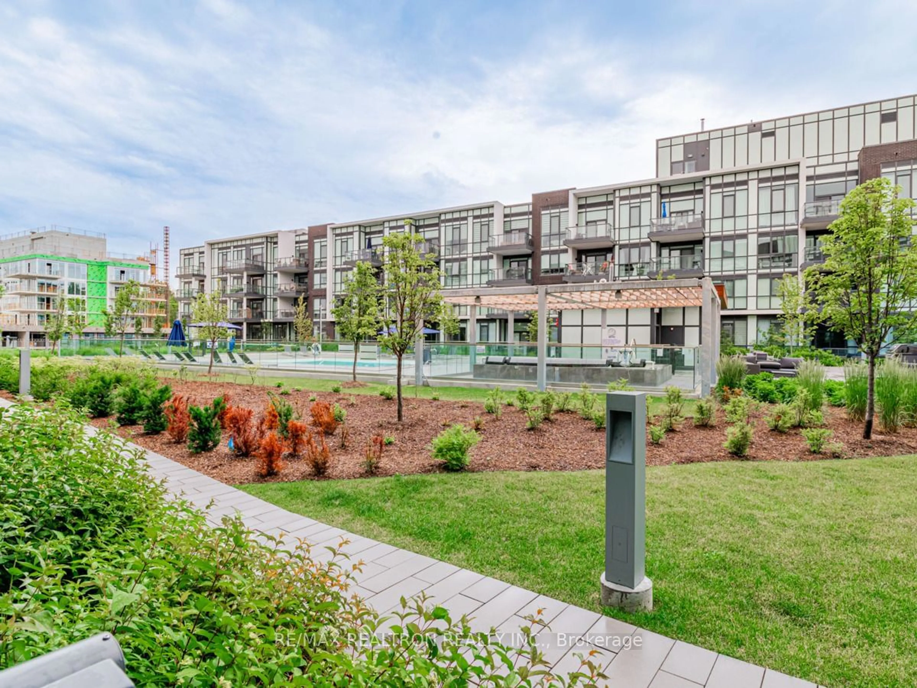 Patio, street for 415 Sea Ray Ave #126, Innisfil Ontario L9S 0R5