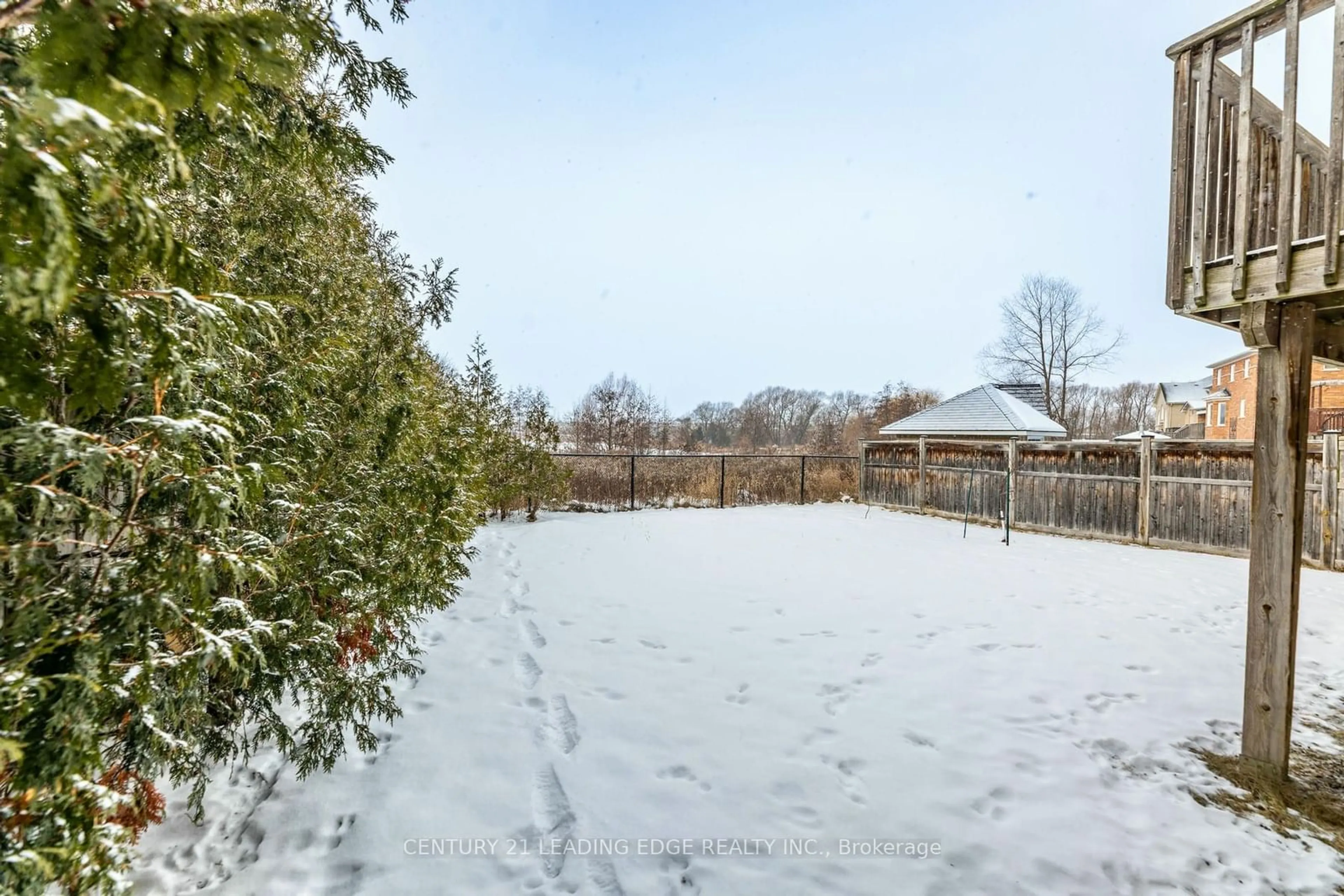 A pic from outside/outdoor area/front of a property/back of a property/a pic from drone, unknown for 4 Trailside Dr, Bradford West Gwillimbury Ontario L3Z 0B5