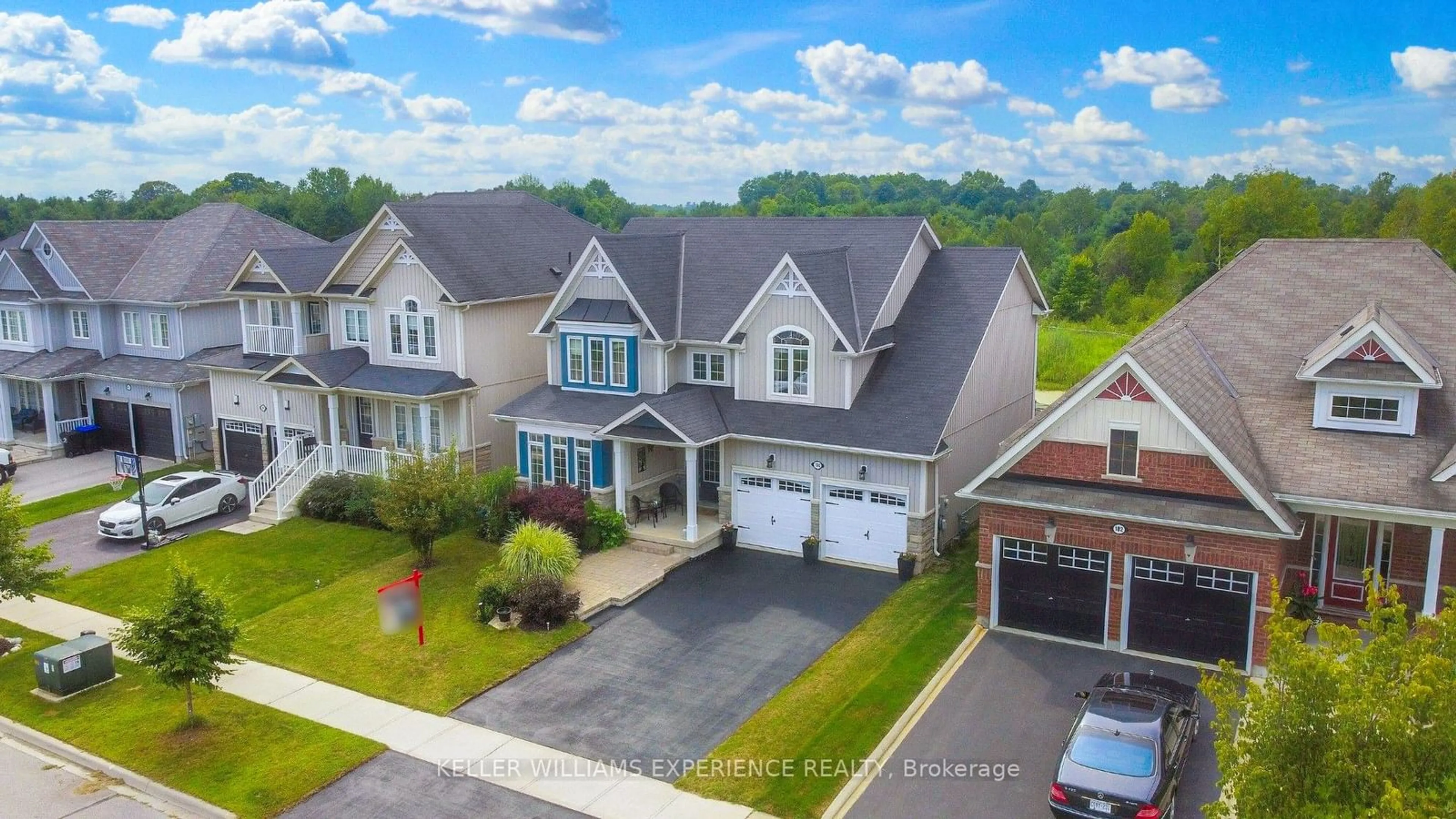 A pic from outside/outdoor area/front of a property/back of a property/a pic from drone, street for 100 Mount Cres, Essa Ontario L3W 0N2