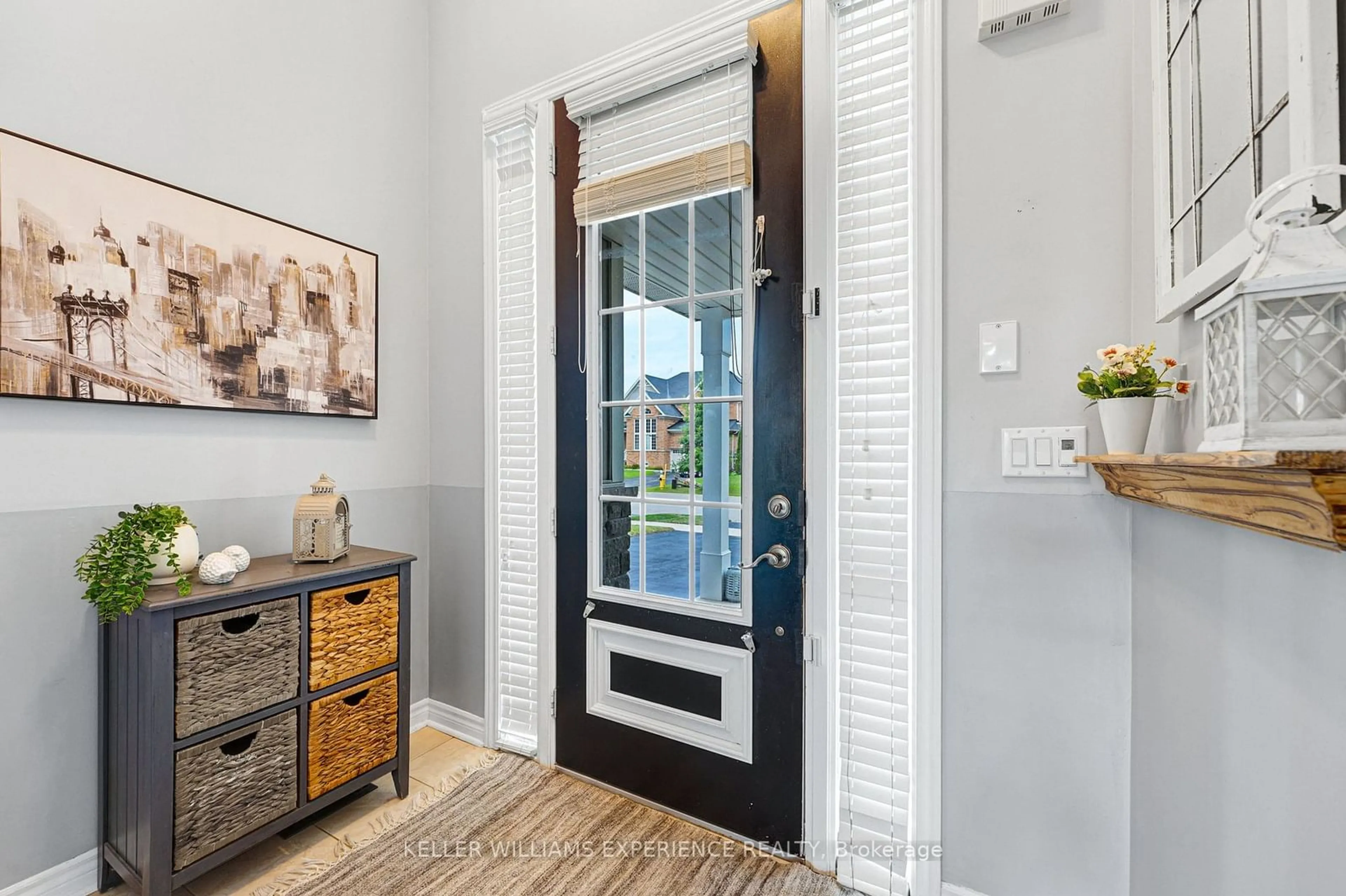 Indoor entryway for 100 Mount Cres, Essa Ontario L3W 0N2