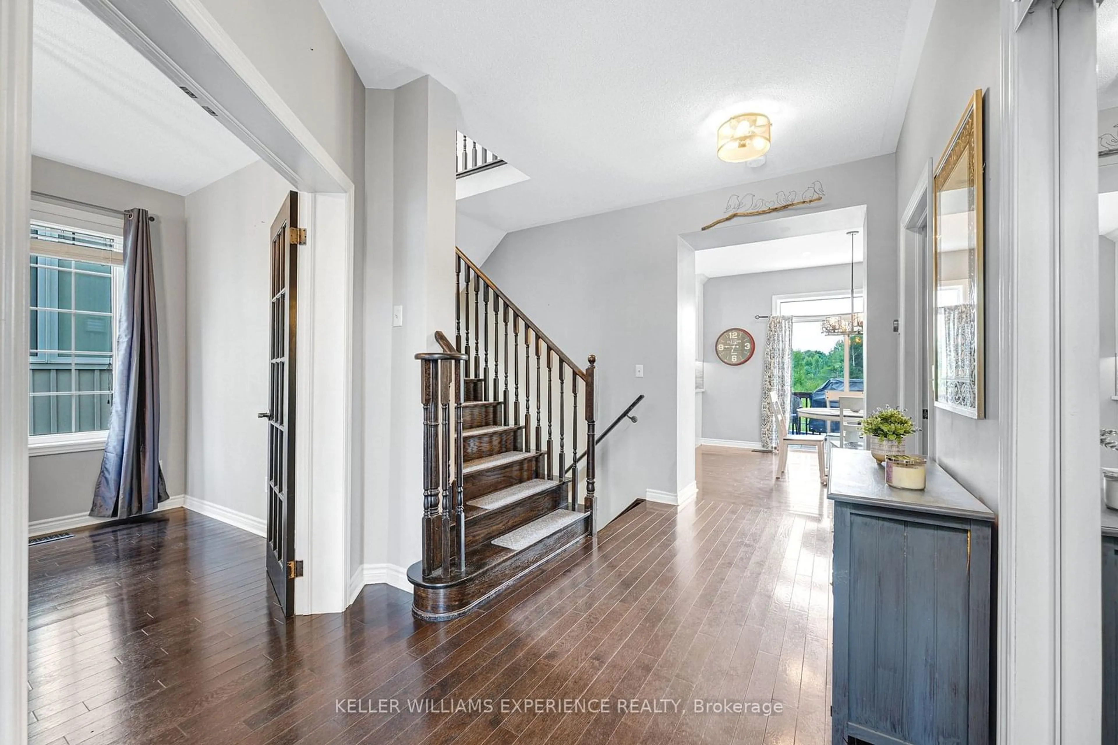 Indoor entryway for 100 Mount Cres, Essa Ontario L3W 0N2