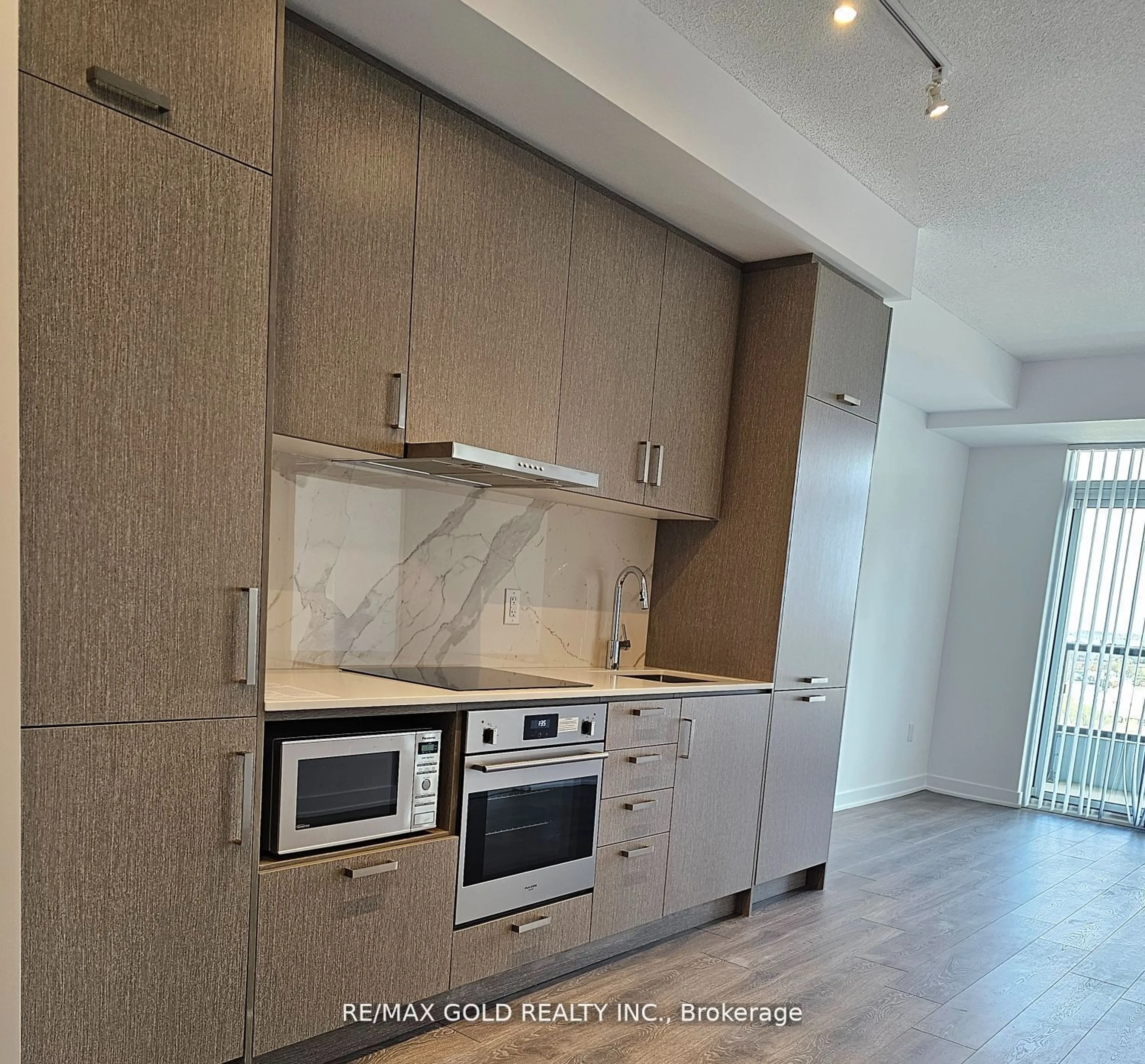 Standard kitchen, wood/laminate floor for 60 Honeycrisp Cres #1116, Vaughan Ontario L4K 0N5