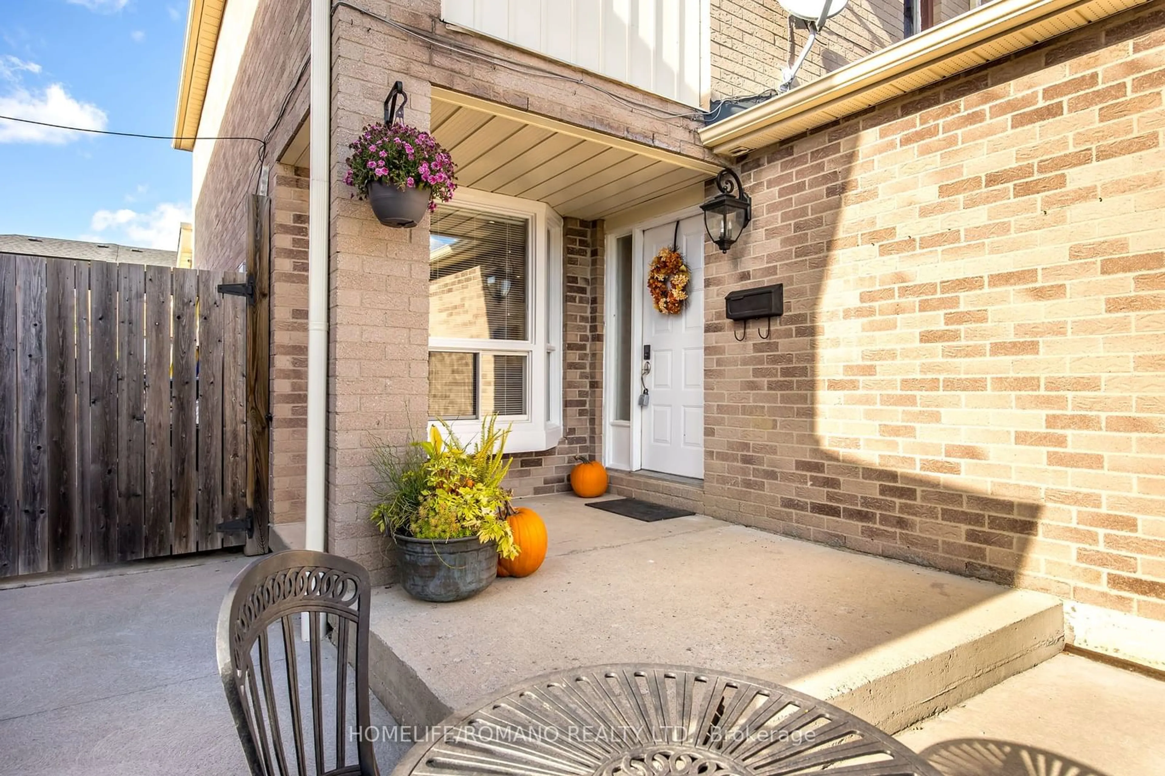 Patio, street for 36 BROUGHAM Dr, Vaughan Ontario L4L 3E1