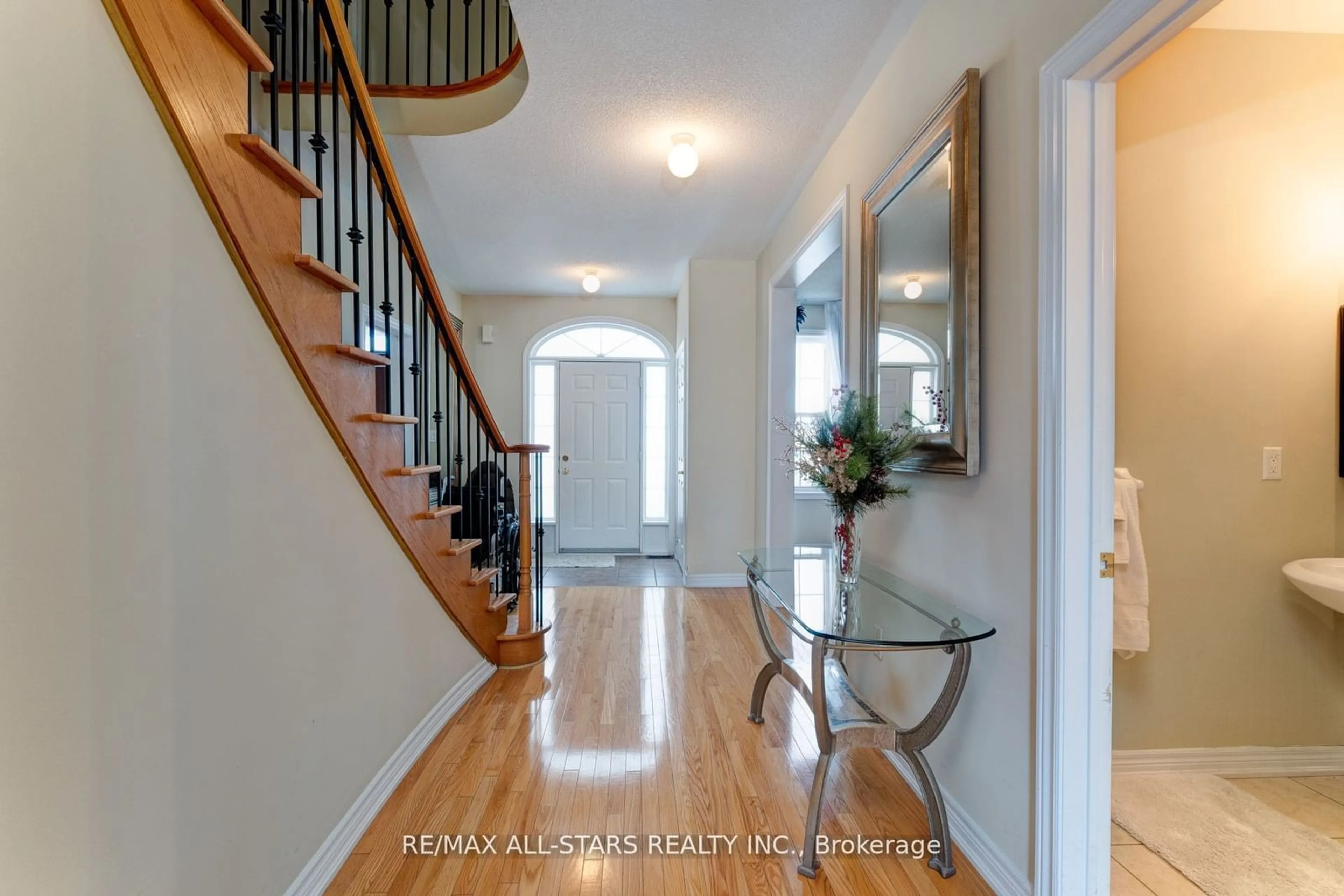 Indoor entryway for 18 Orr Farm Rd, Markham Ontario L6C 0A3