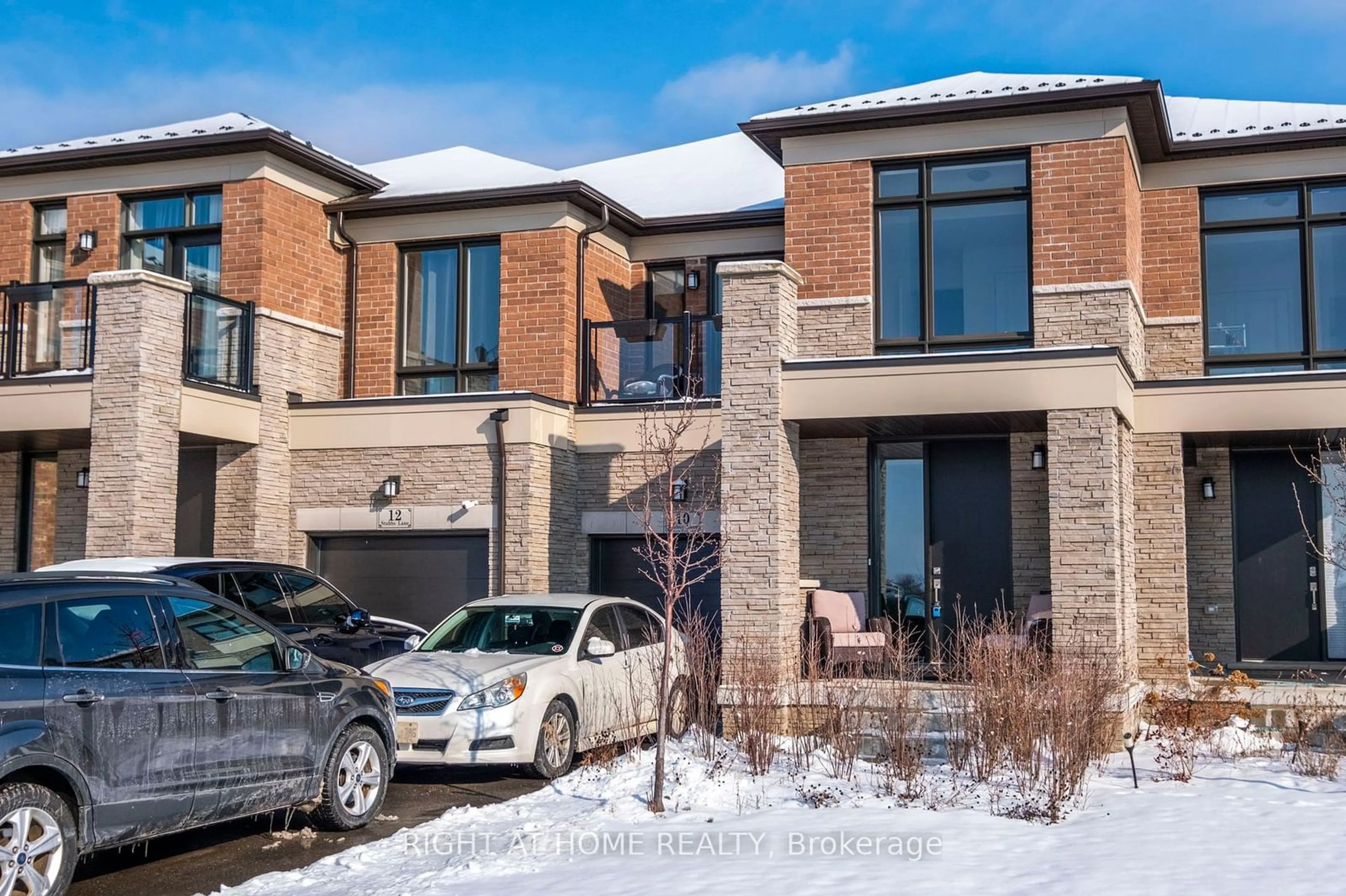 Home with brick exterior material, street for 10 Stubbs Lane, Aurora Ontario L4G 3Y3