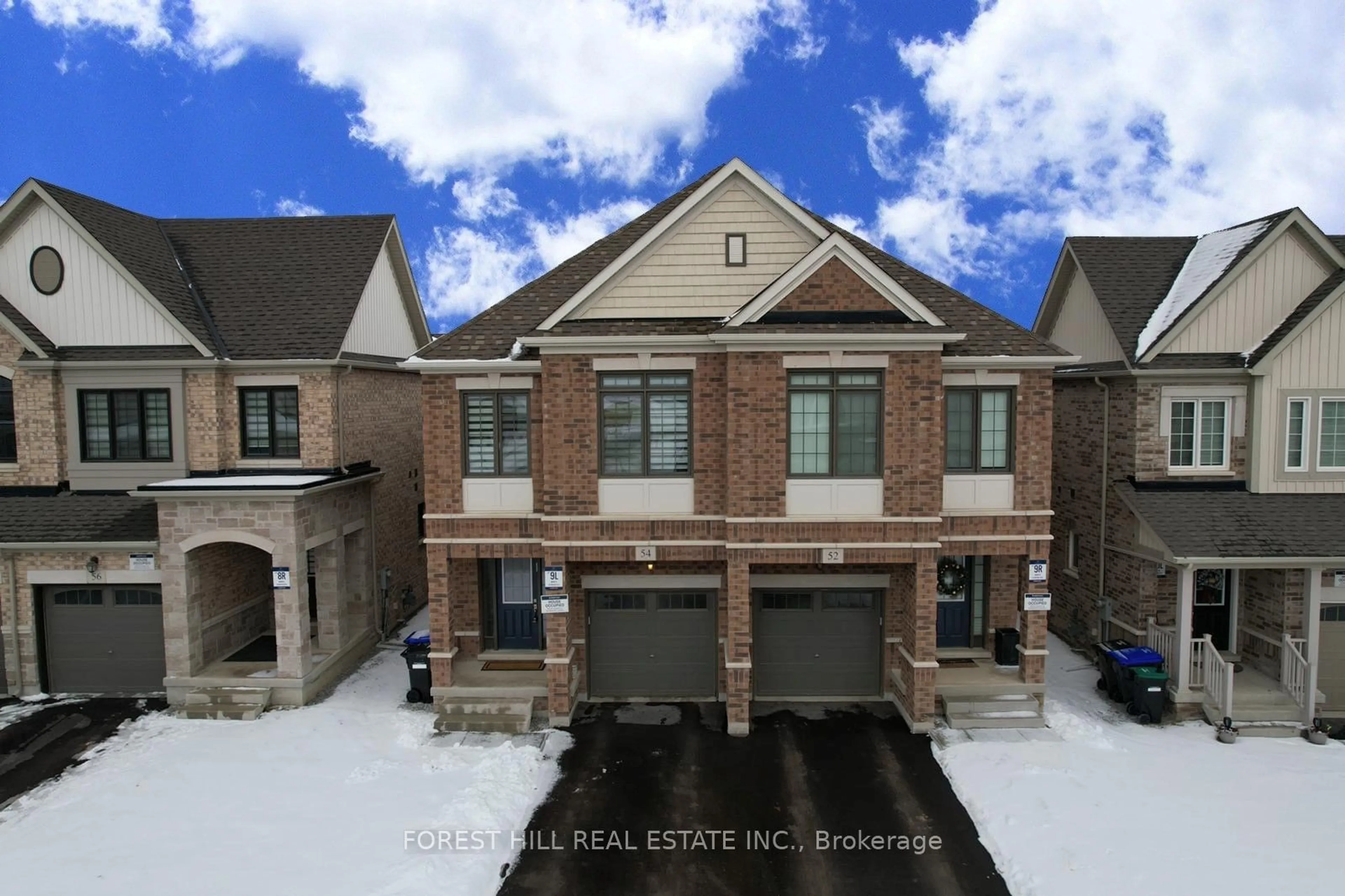 A pic from outside/outdoor area/front of a property/back of a property/a pic from drone, street for 54 Montrose Blvd, Bradford West Gwillimbury Ontario L3Z 4P3