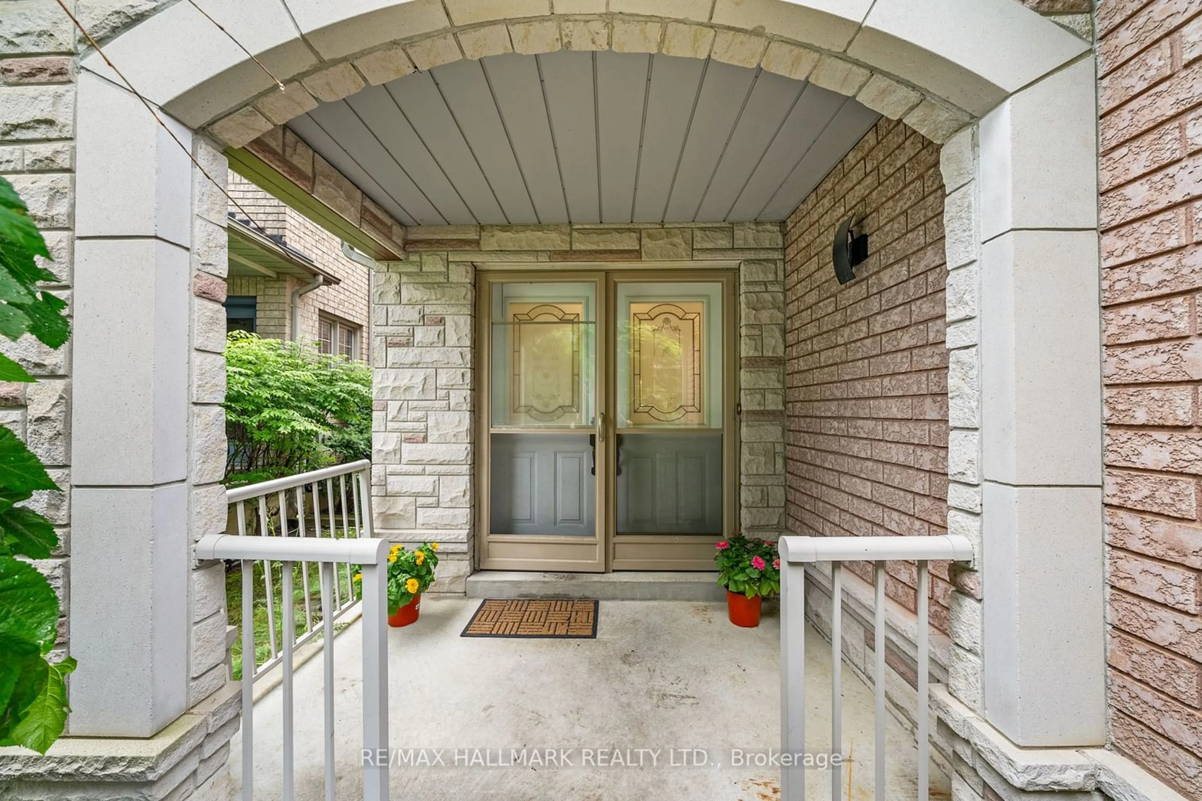 Indoor entryway for 11 Alberta Dr, Vaughan Ontario L4K 4X4