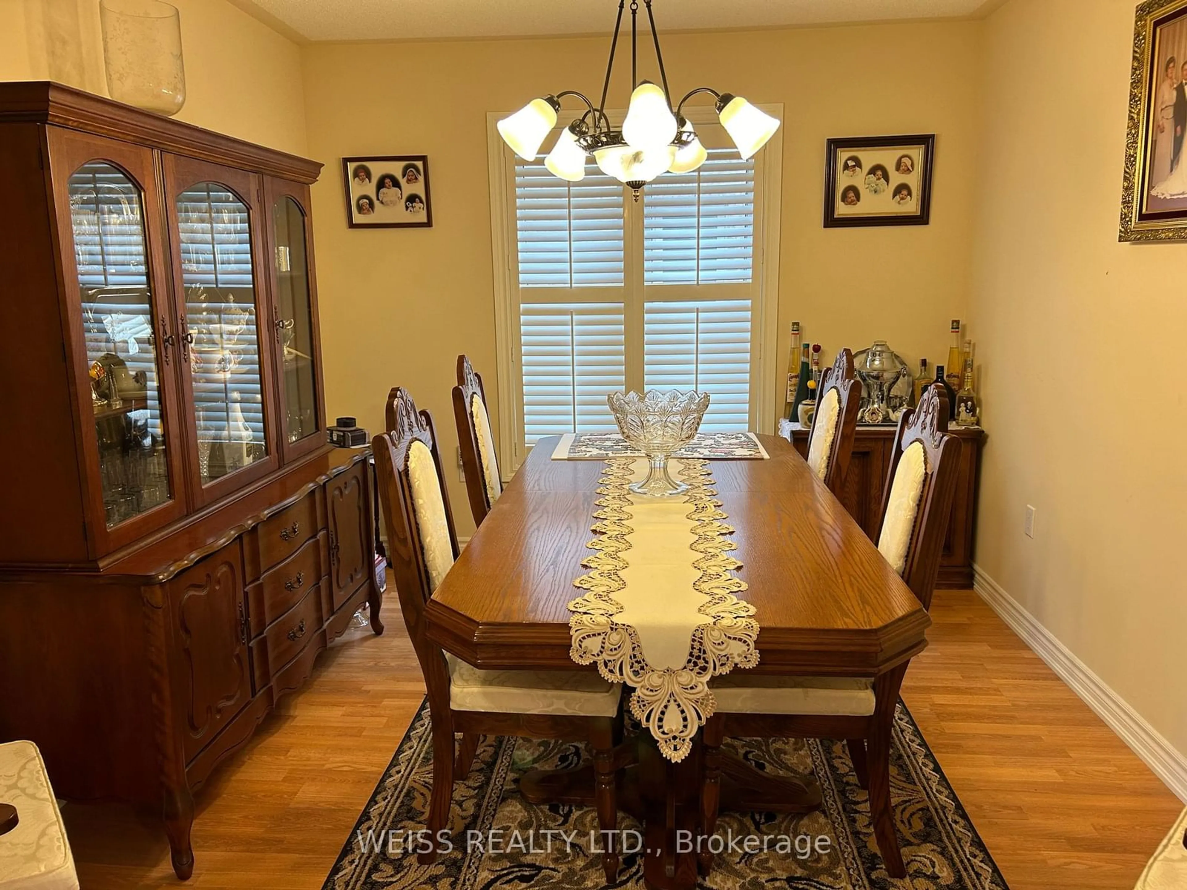 Dining room, wood/laminate floor for 503 Simcoe Rd, Bradford West Gwillimbury Ontario L3Z 3C4