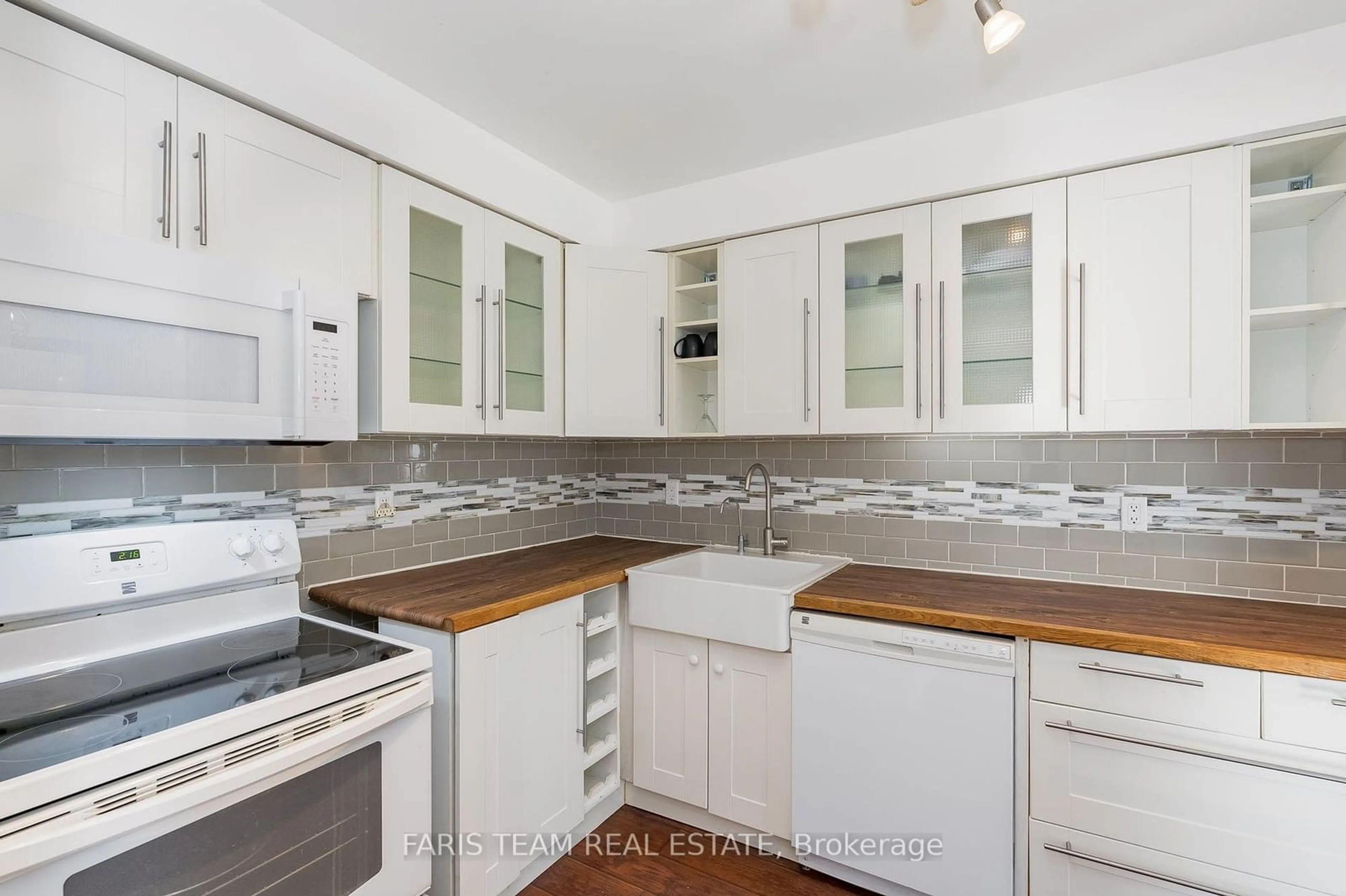 Standard kitchen, unknown for 1251 Coleman Crt, Innisfil Ontario L9S 1X4