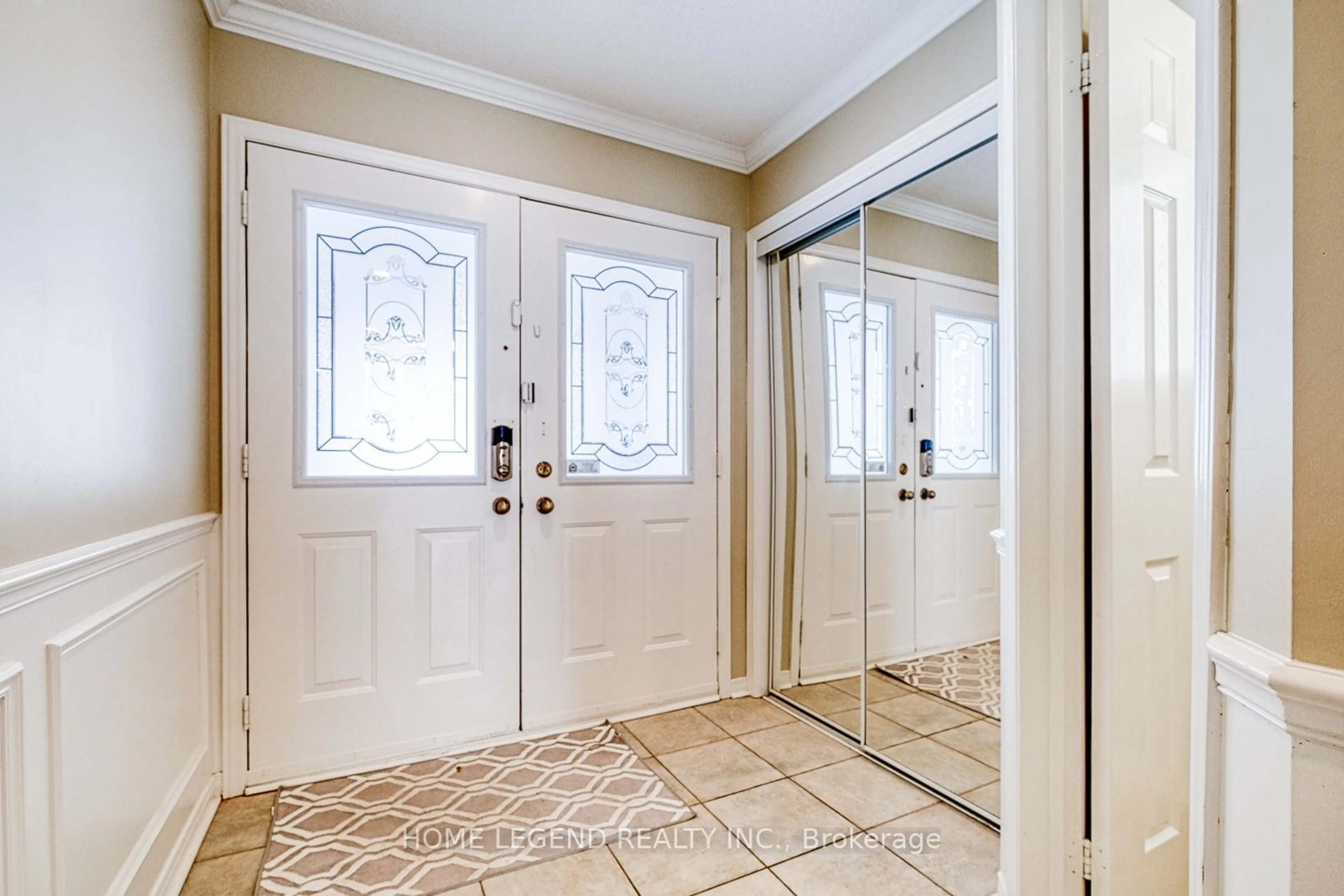 Indoor entryway for 49 Warren Bradley St, Markham Ontario L6C 2W4