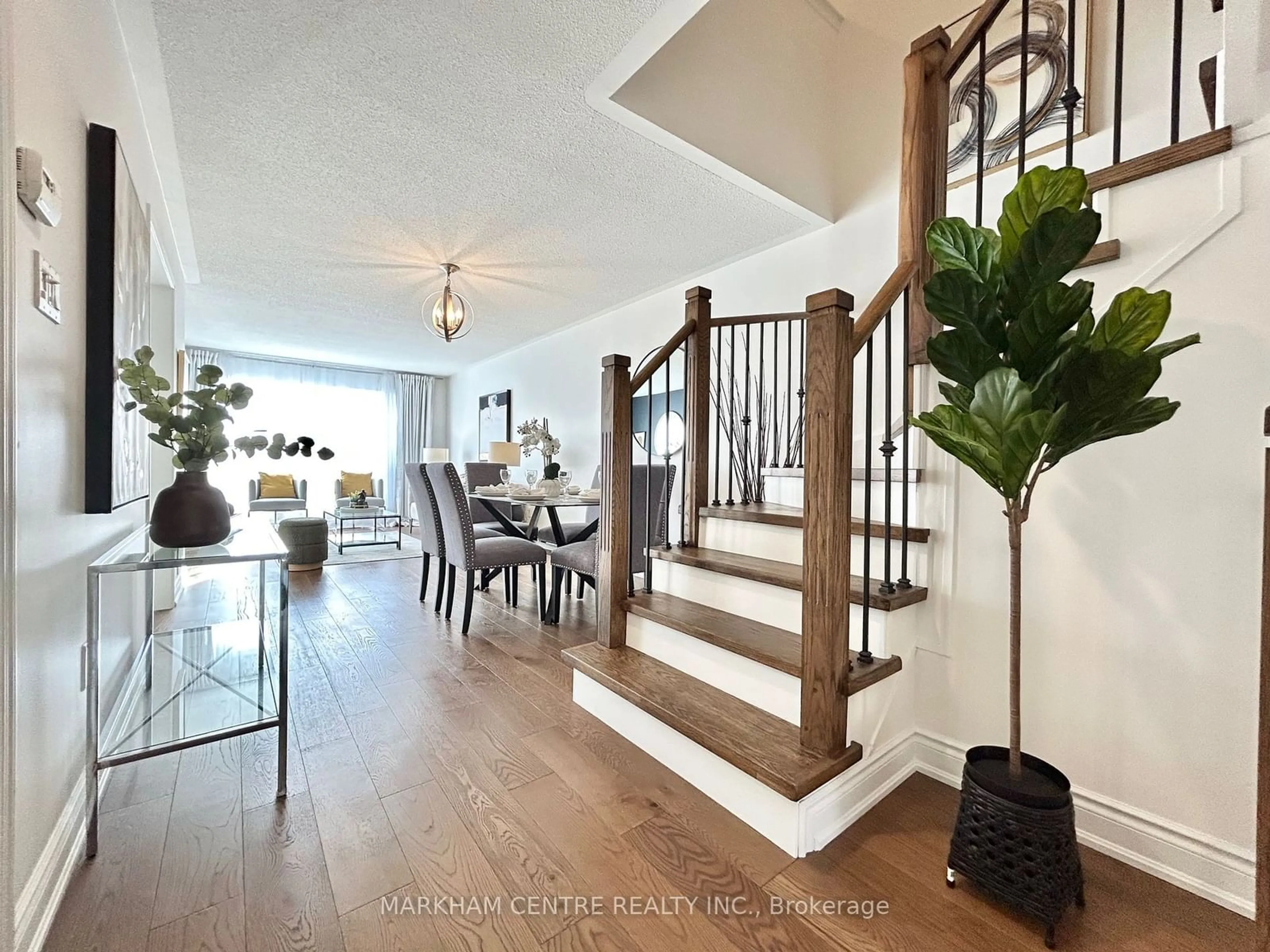 Indoor entryway for 69 Lowther Ave, Richmond Hill Ontario L4E 4P3