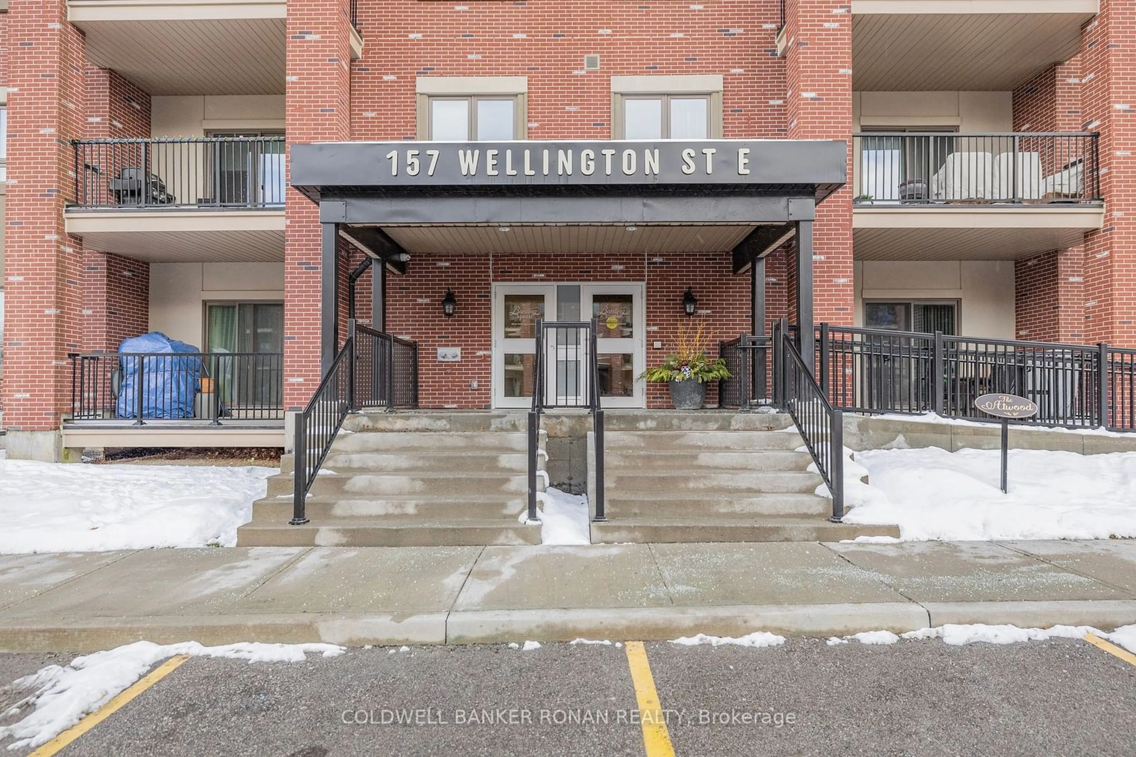 Indoor foyer for 157 Wellington St #405, New Tecumseth Ontario L9R 0R7