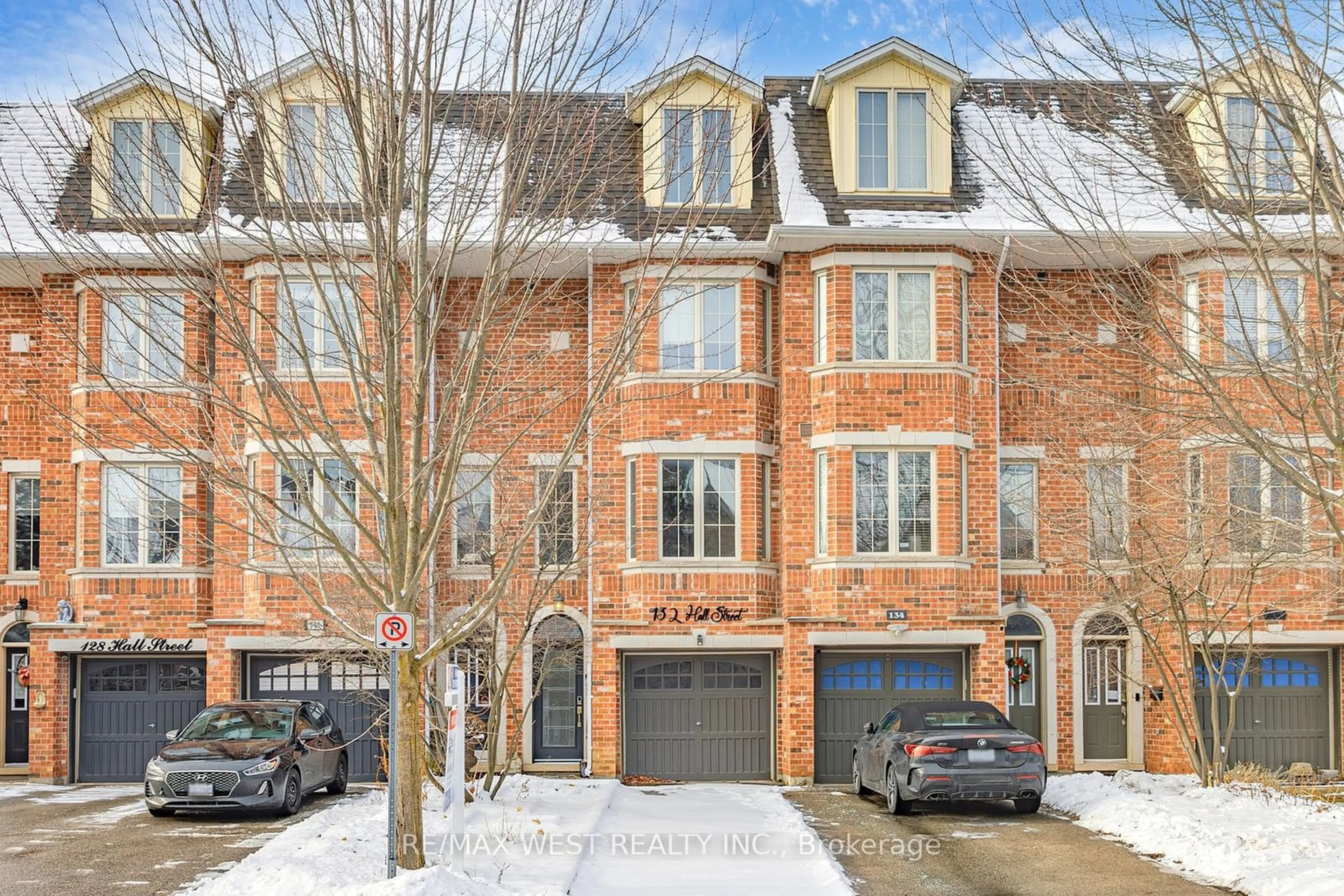 Home with brick exterior material, street for 132 Hall St, Richmond Hill Ontario L4C 4N9