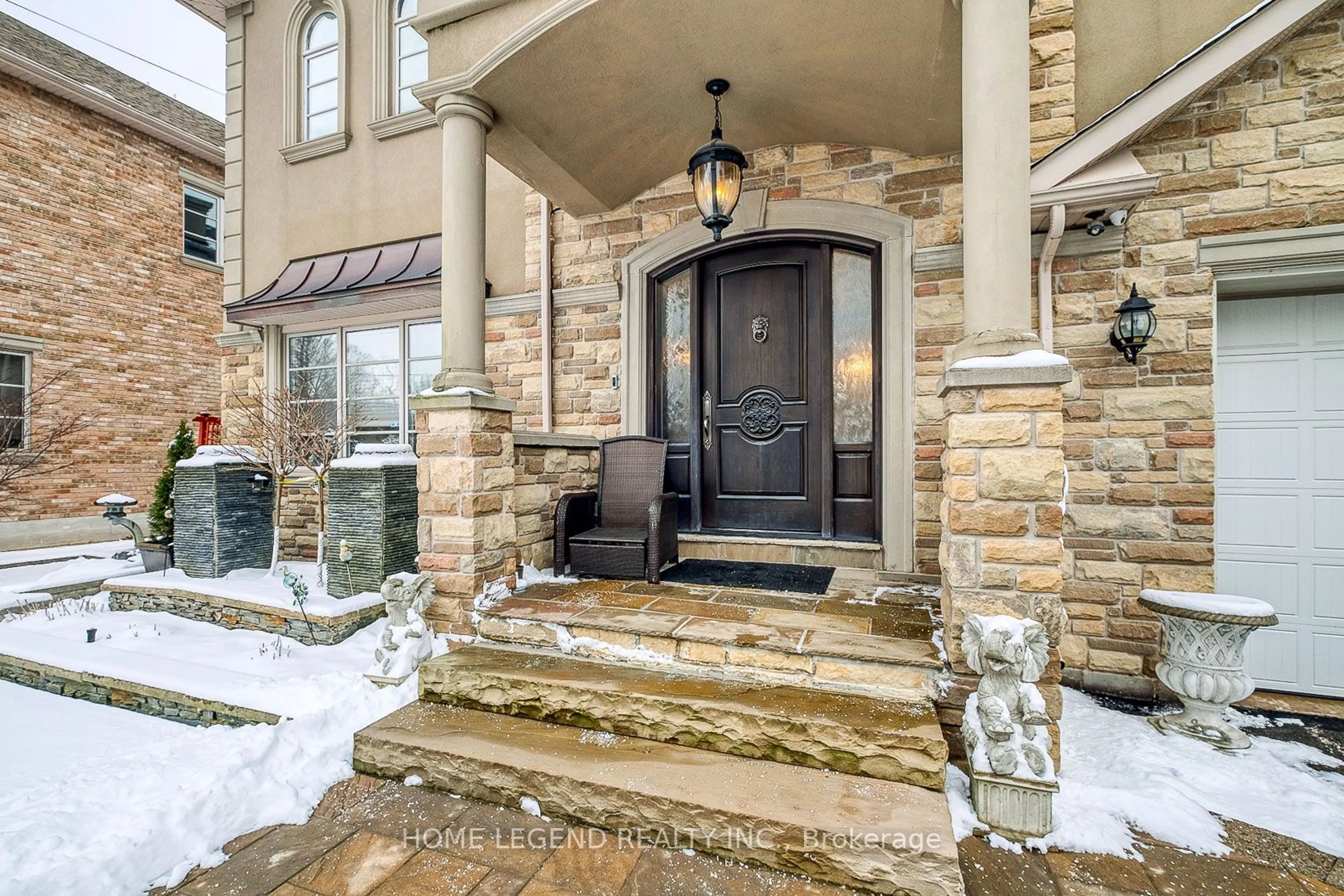 Indoor entryway for 163 Duncan Rd, Richmond Hill Ontario L4C 6J5