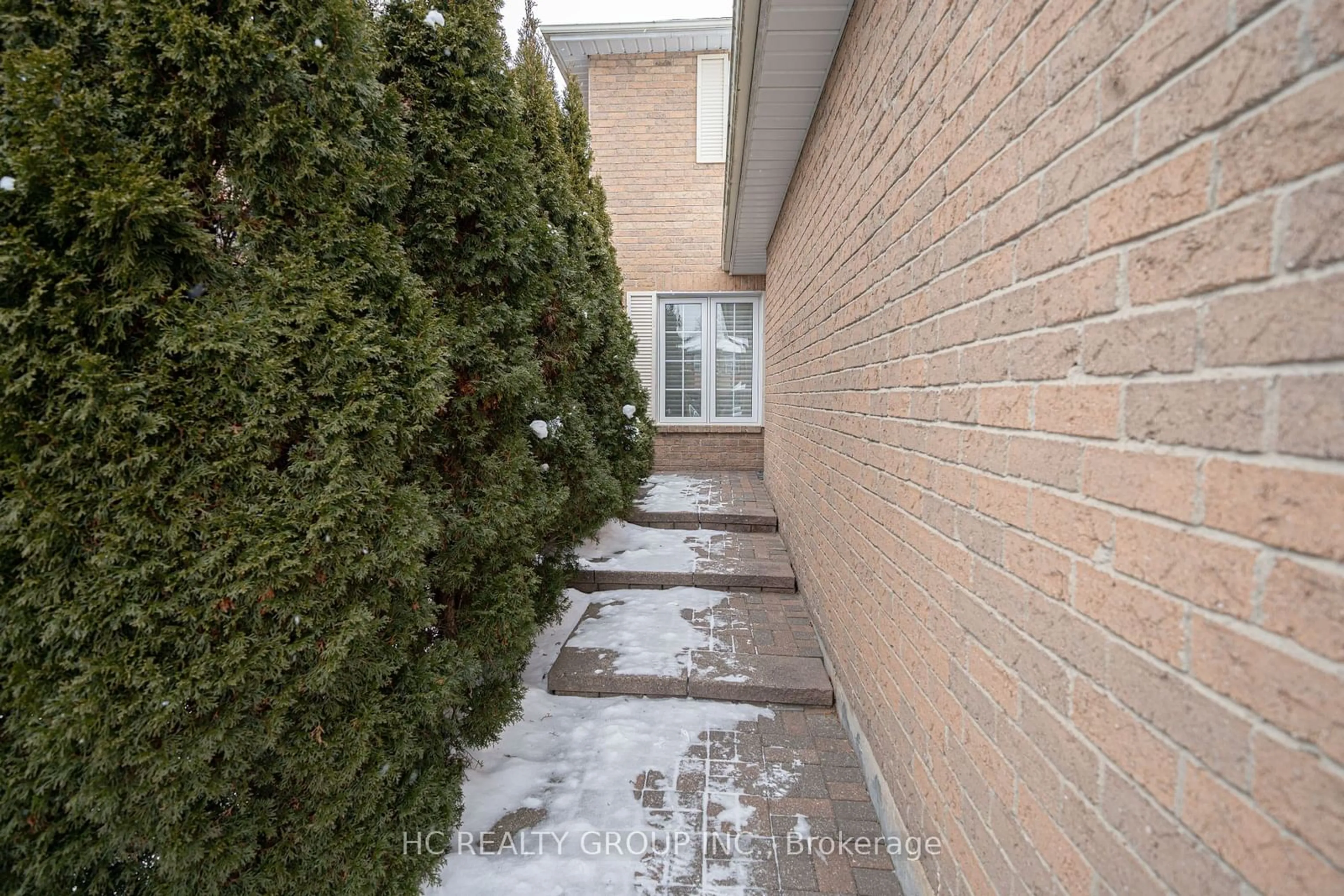 Patio, street for 87 Lund St, Richmond Hill Ontario L4C 5V3