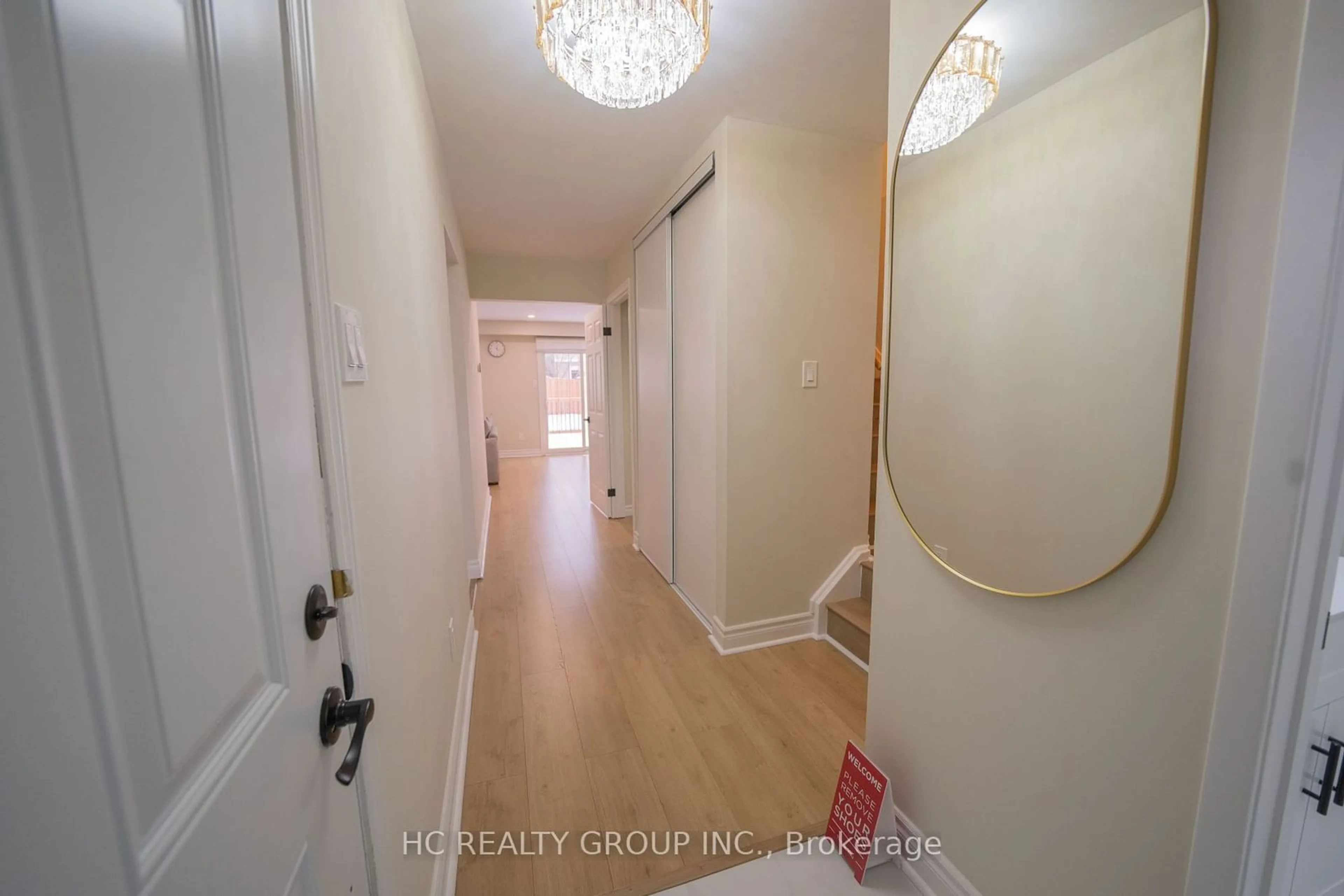 Indoor entryway for 87 Lund St, Richmond Hill Ontario L4C 5V3