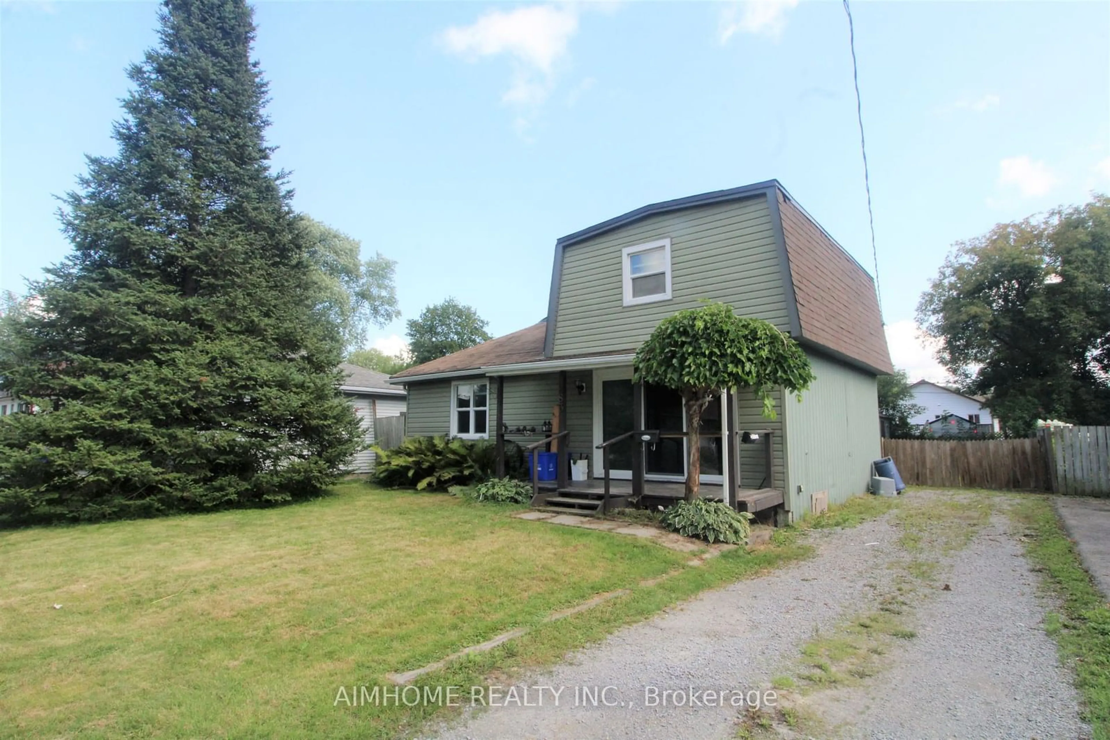 A pic from outside/outdoor area/front of a property/back of a property/a pic from drone, street for 283 Woodycrest Ave, Georgina Ontario L4P 2W3