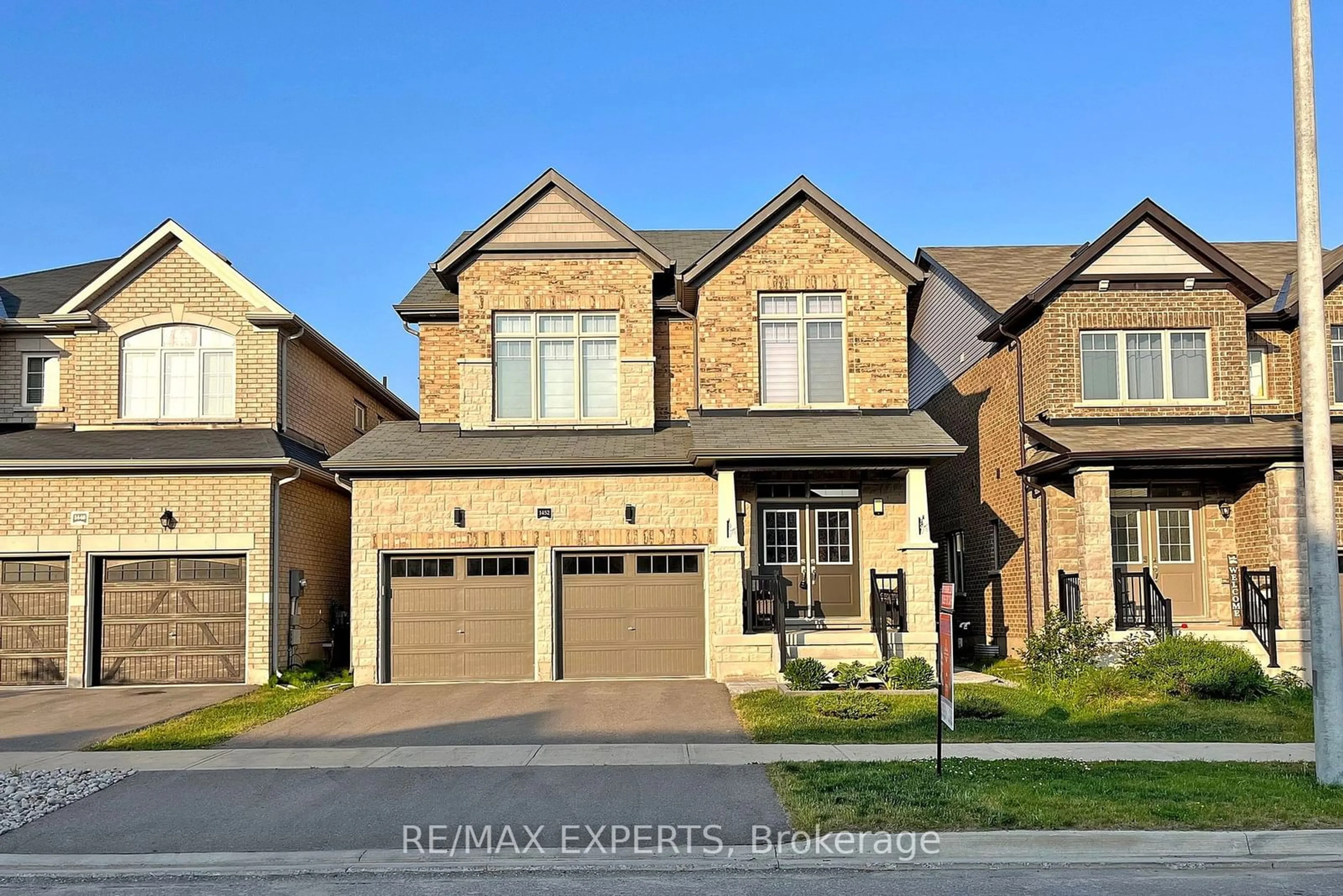 Home with brick exterior material, street for 1452 Farrow Cres, Innisfil Ontario L9S 0L6