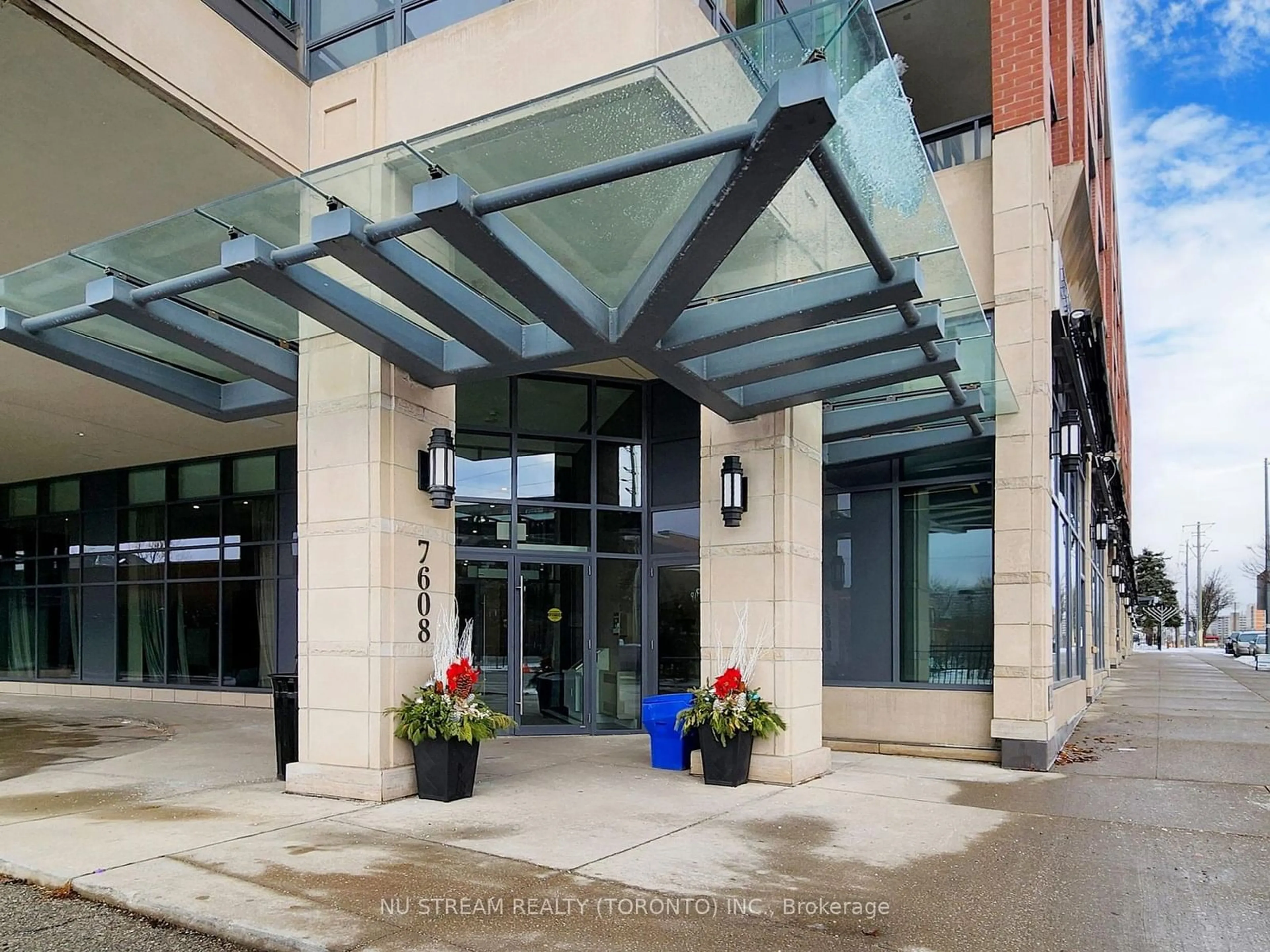 Indoor foyer for 7608 Yonge St #616, Vaughan Ontario L4J 0J5