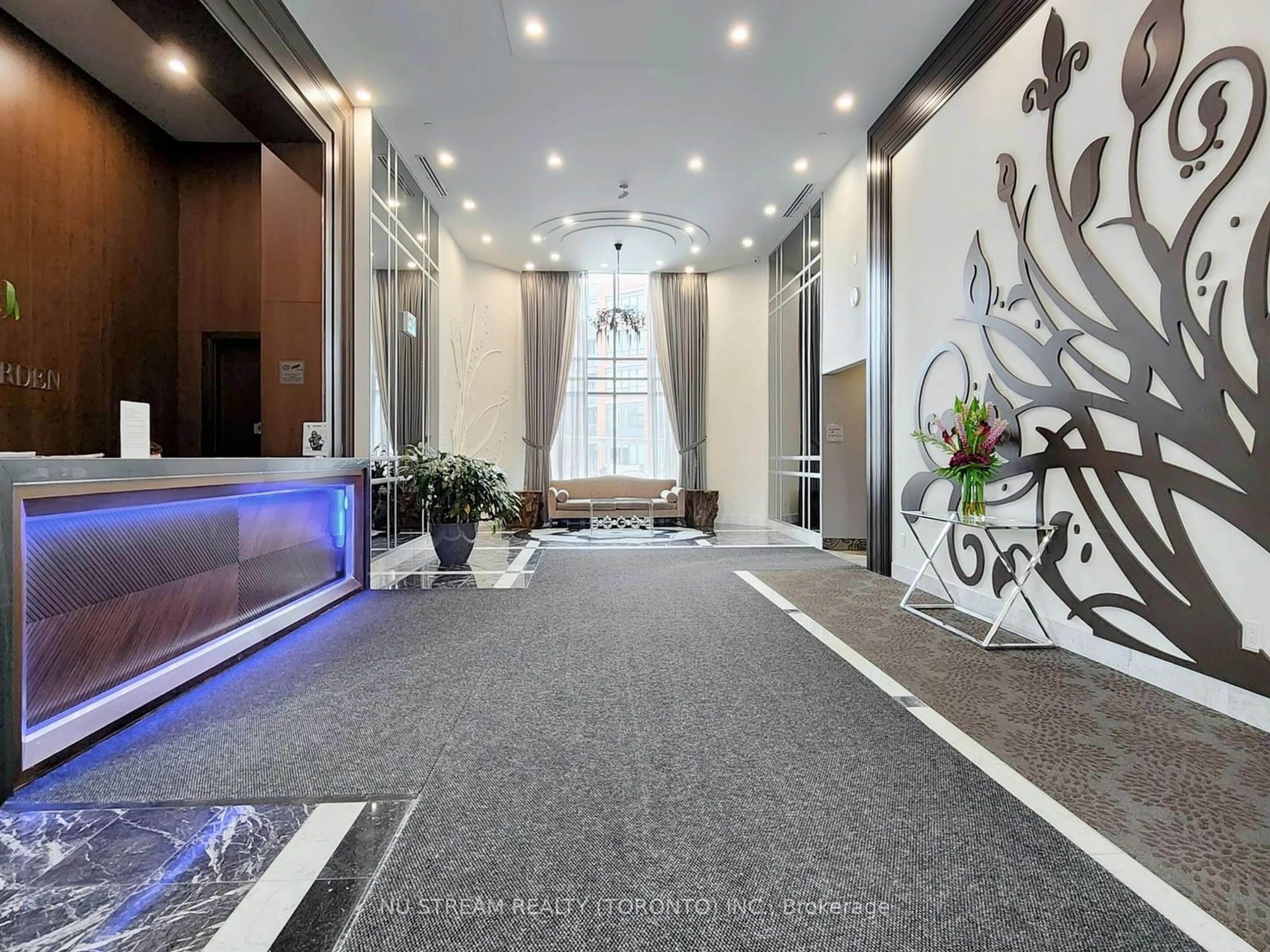 Indoor foyer for 7608 Yonge St #616, Vaughan Ontario L4J 0J5