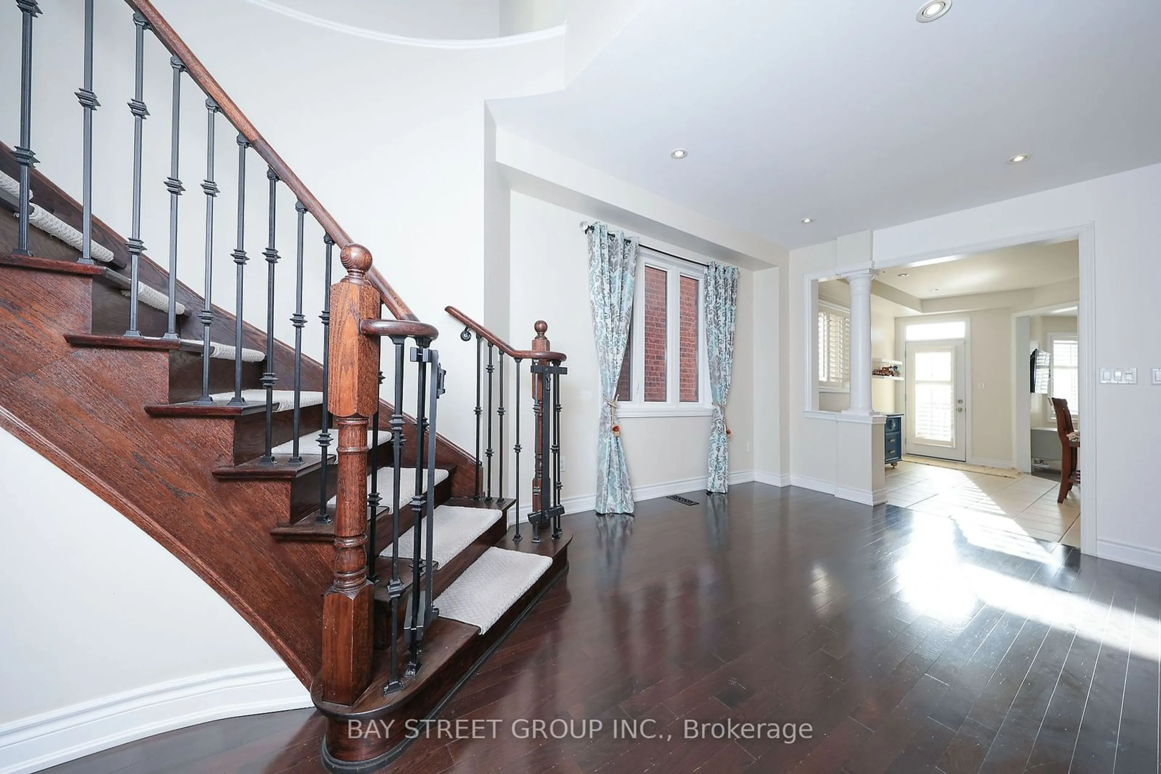 Indoor entryway for 21 Robert Green Cres, Vaughan Ontario L6A 0V6