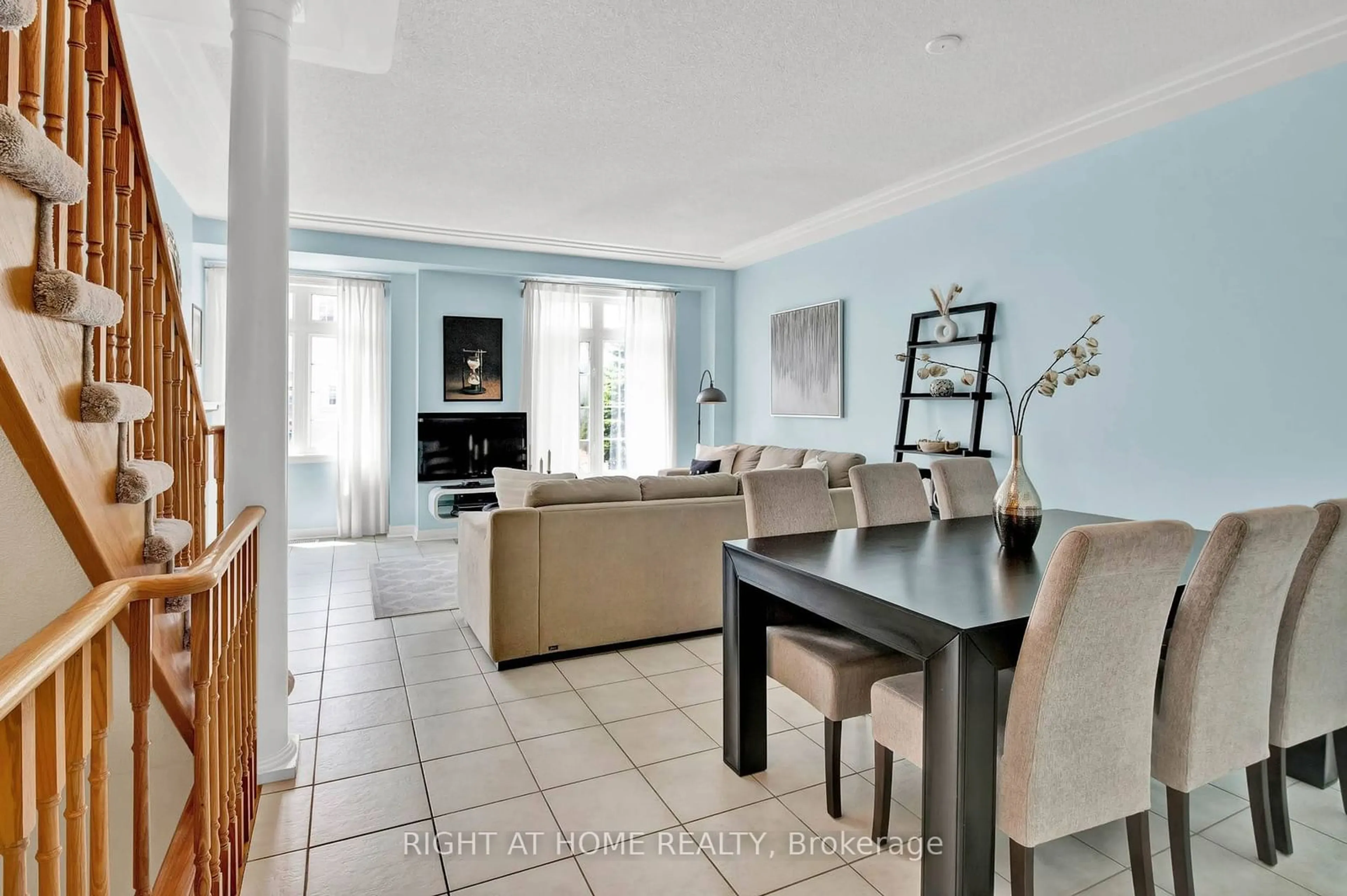 Living room with furniture, ceramic/tile floor for 10 Post Oak Dr #36, Richmond Hill Ontario L4E 4H8