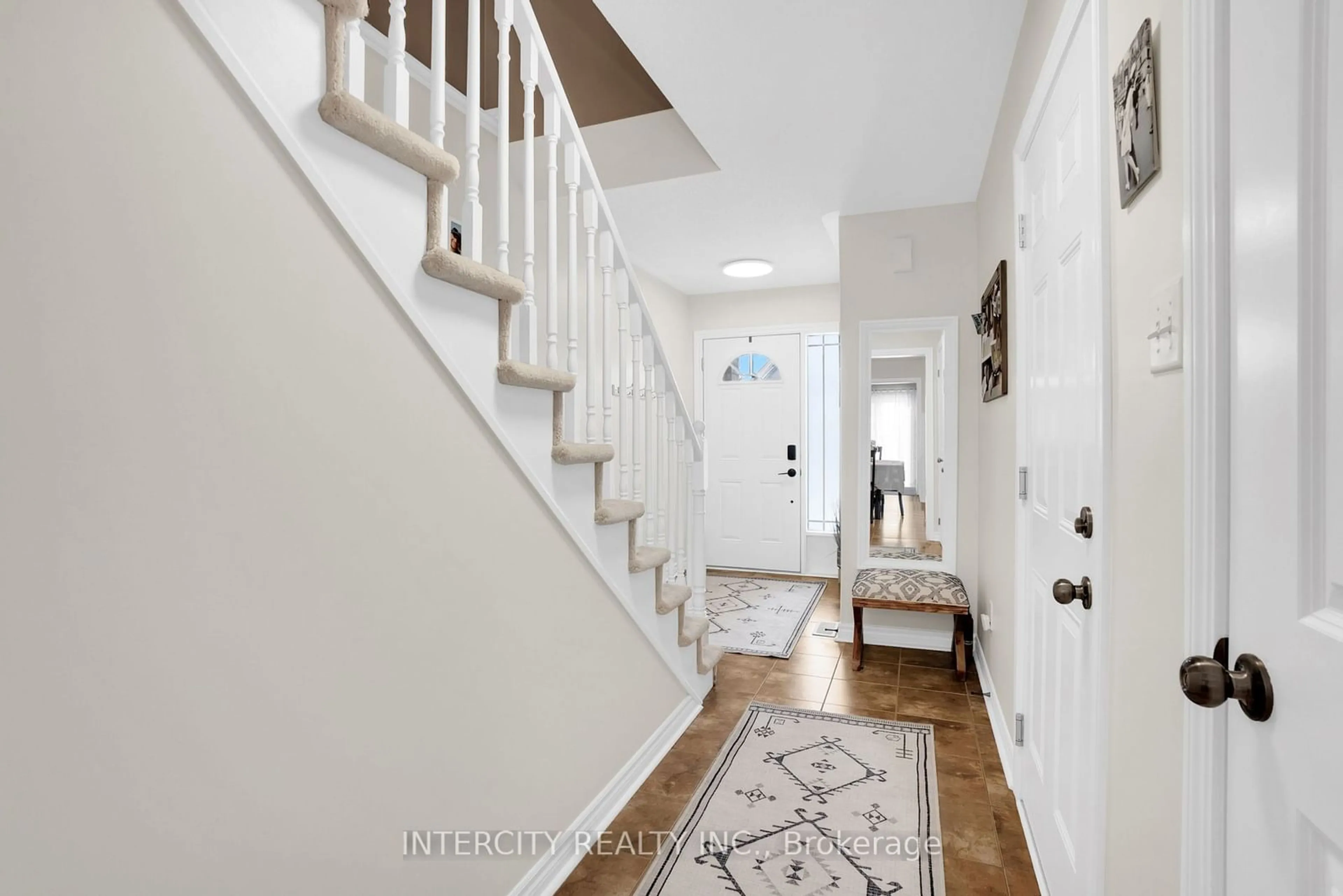 Indoor entryway for 177 Banting Cres, Essa Ontario L3W 0P8