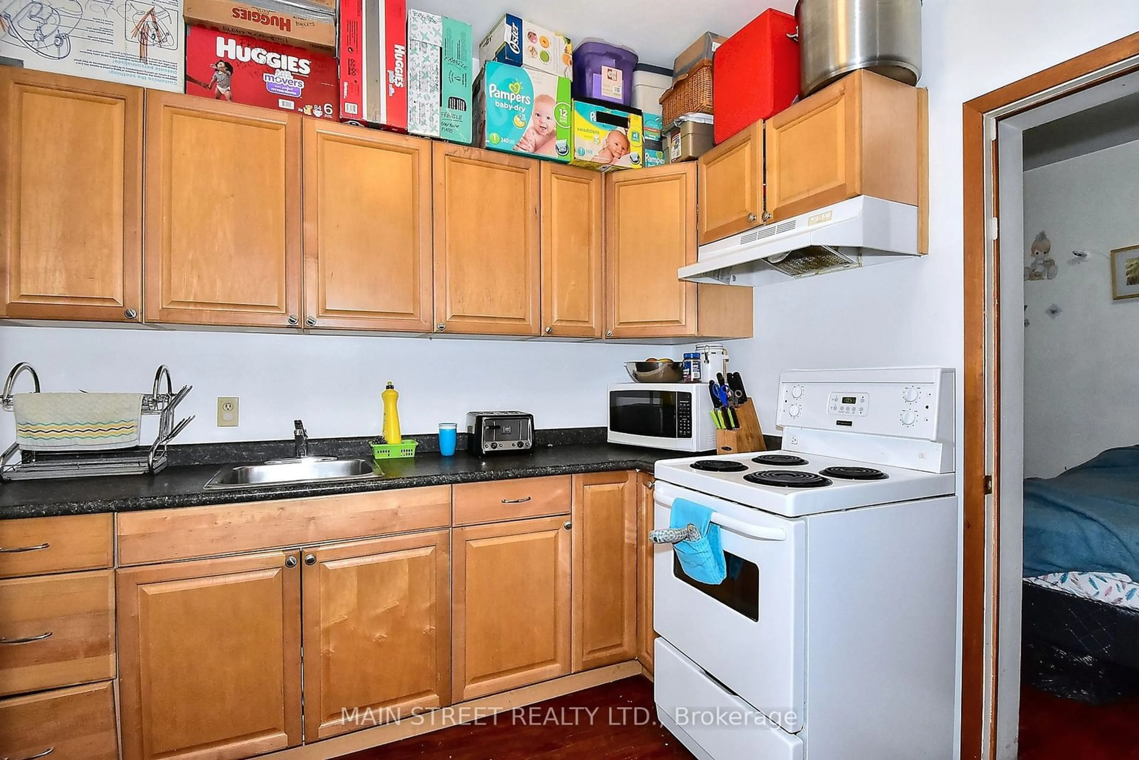 Standard kitchen, unknown for 88 Spruce St, Aurora Ontario L4G 1S1