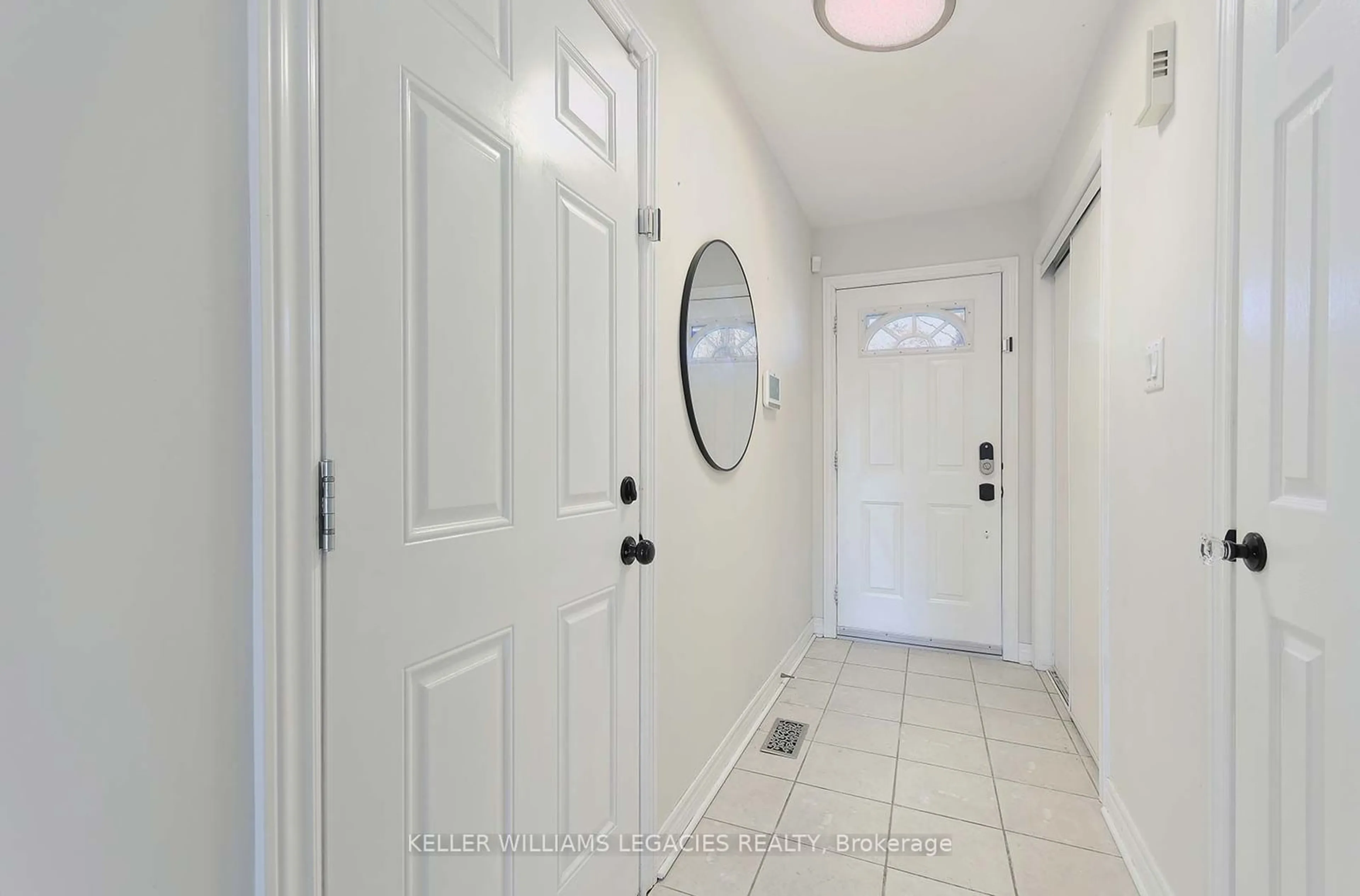 Indoor entryway for 45 Lancaster Crt, Georgina Ontario L4P 4A2