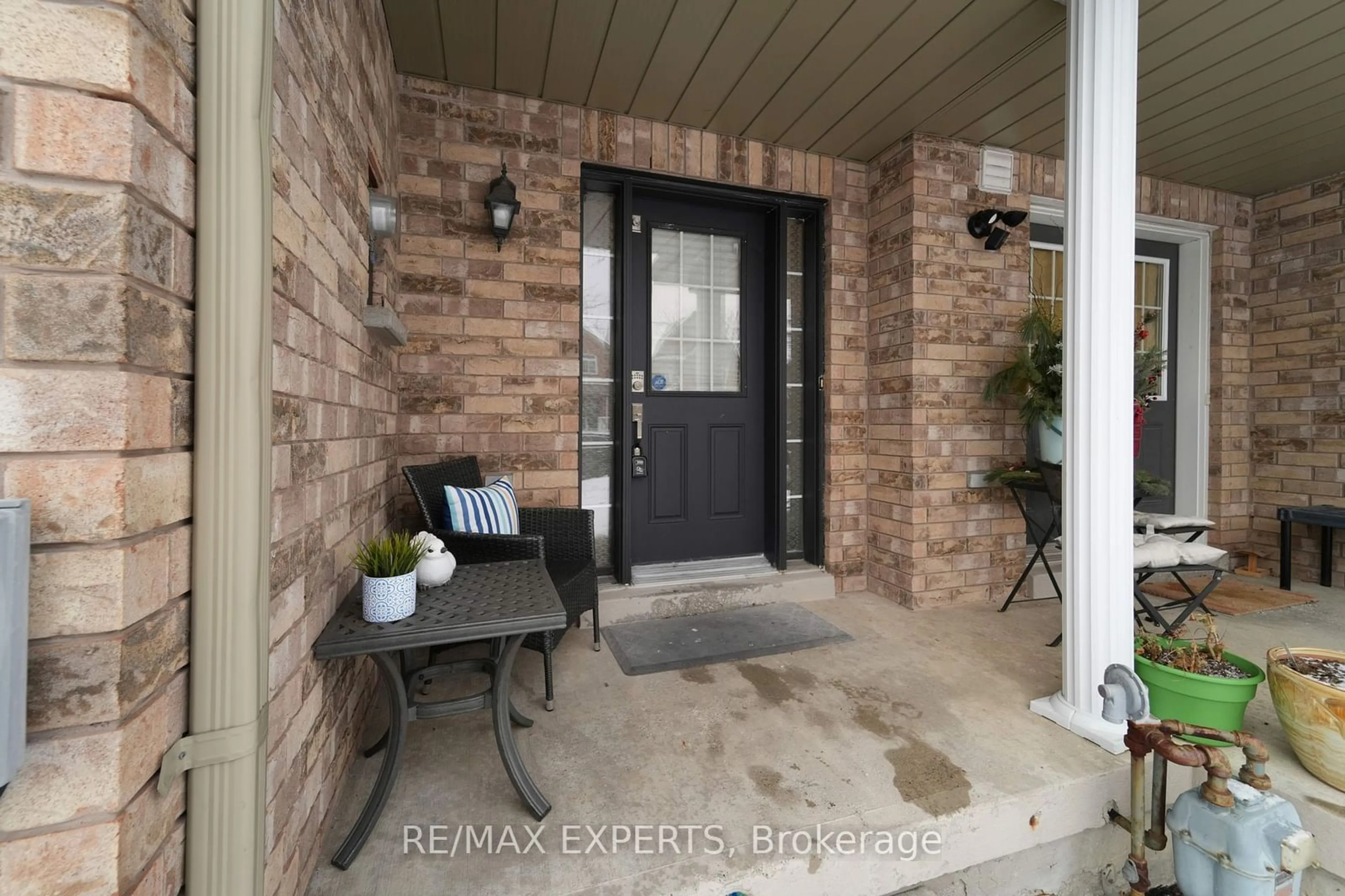 Indoor entryway for 24 Crestbank Crt, Vaughan Ontario L6A 0B2