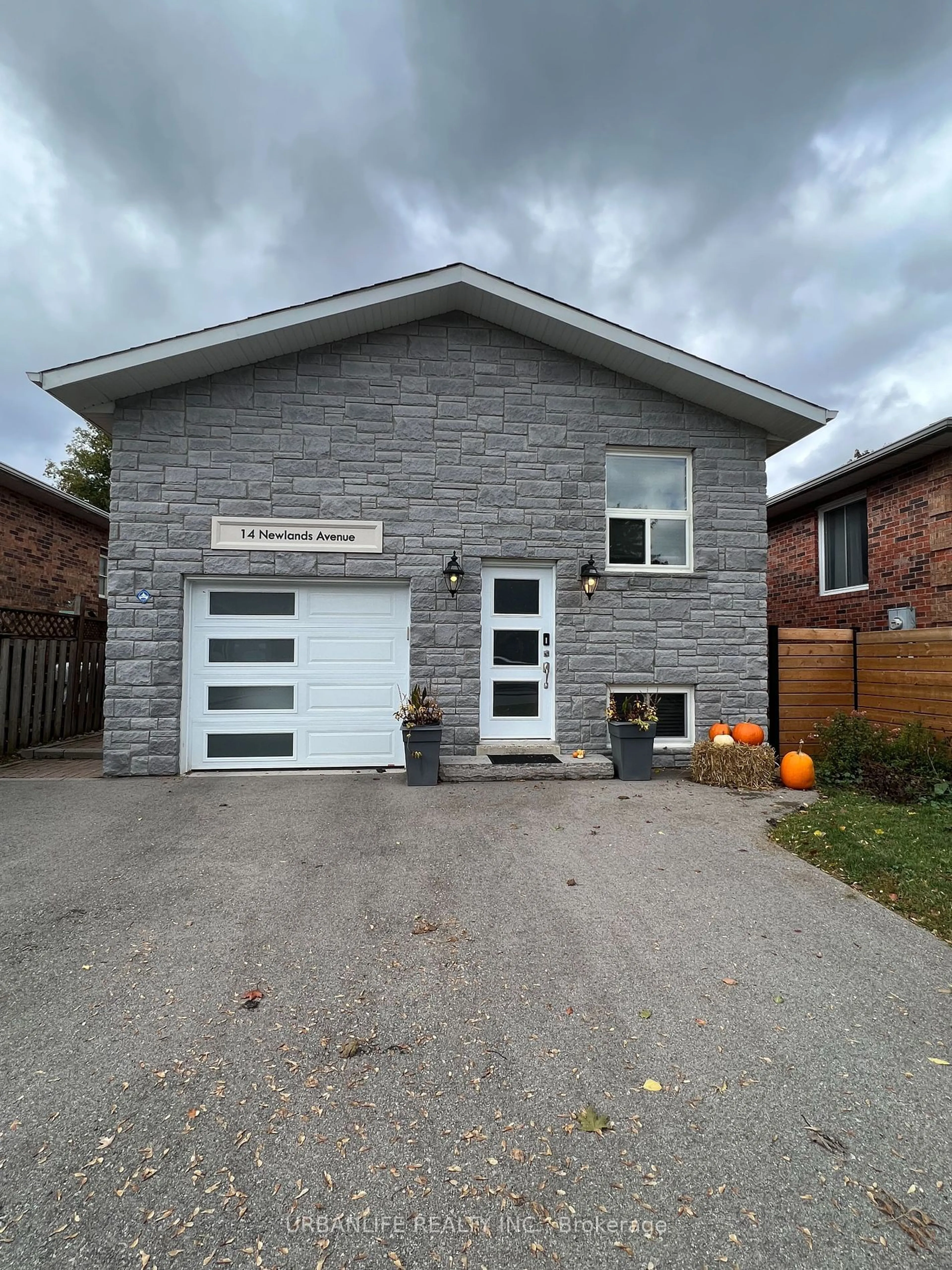 Home with brick exterior material, building for 14 Newlands Ave, Georgina Ontario L4P 3T3