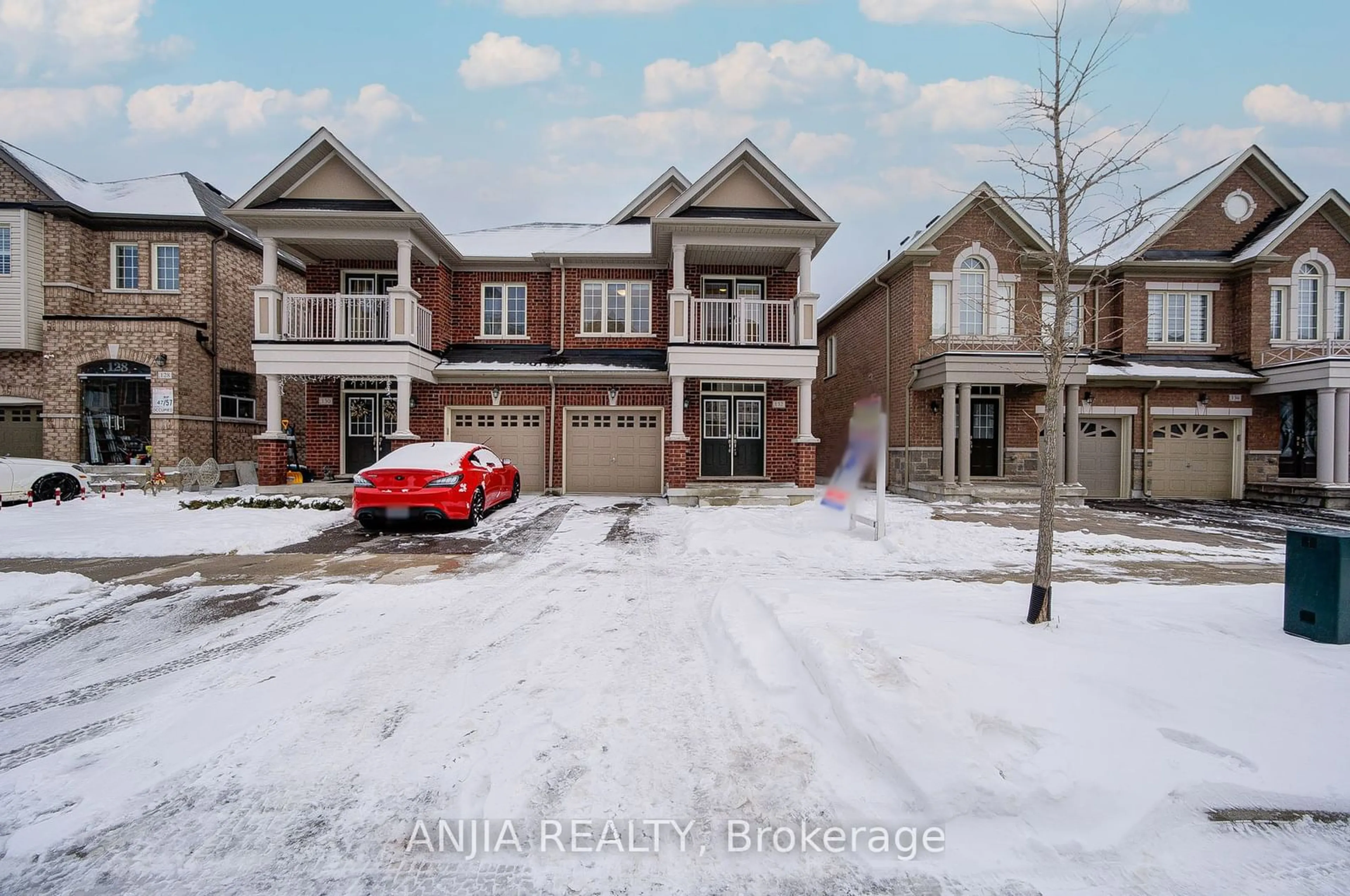 A pic from outside/outdoor area/front of a property/back of a property/a pic from drone, street for 132 Memon Pl, Markham Ontario L6E 0R9