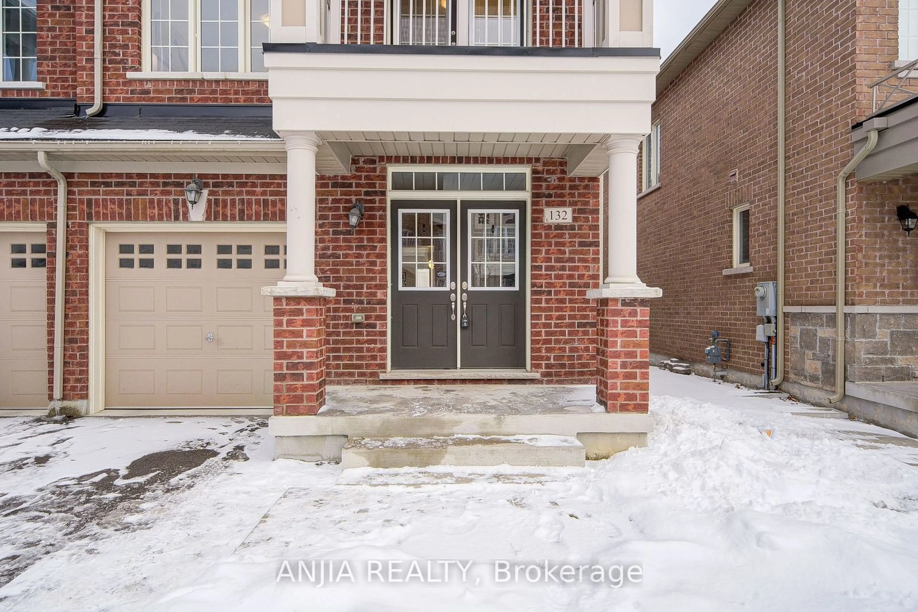 Indoor entryway for 132 Memon Pl, Markham Ontario L6E 0R9