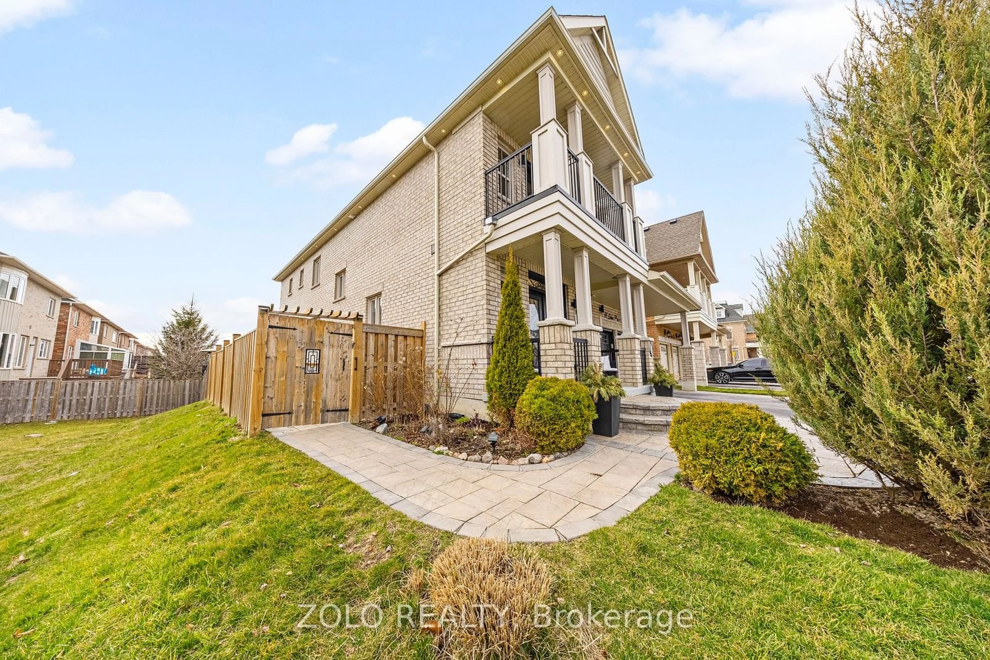 A pic from outside/outdoor area/front of a property/back of a property/a pic from drone, street for 11 John Davis Gate, Whitchurch-Stouffville Ontario L4A 1V5